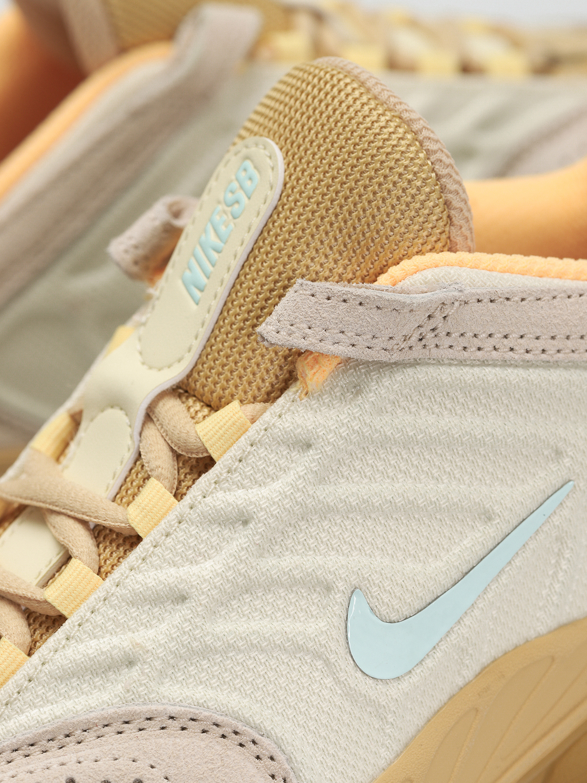 Nike SB Vertebrae Te Cipők (coconut milk/jade ice sesame flt gold)