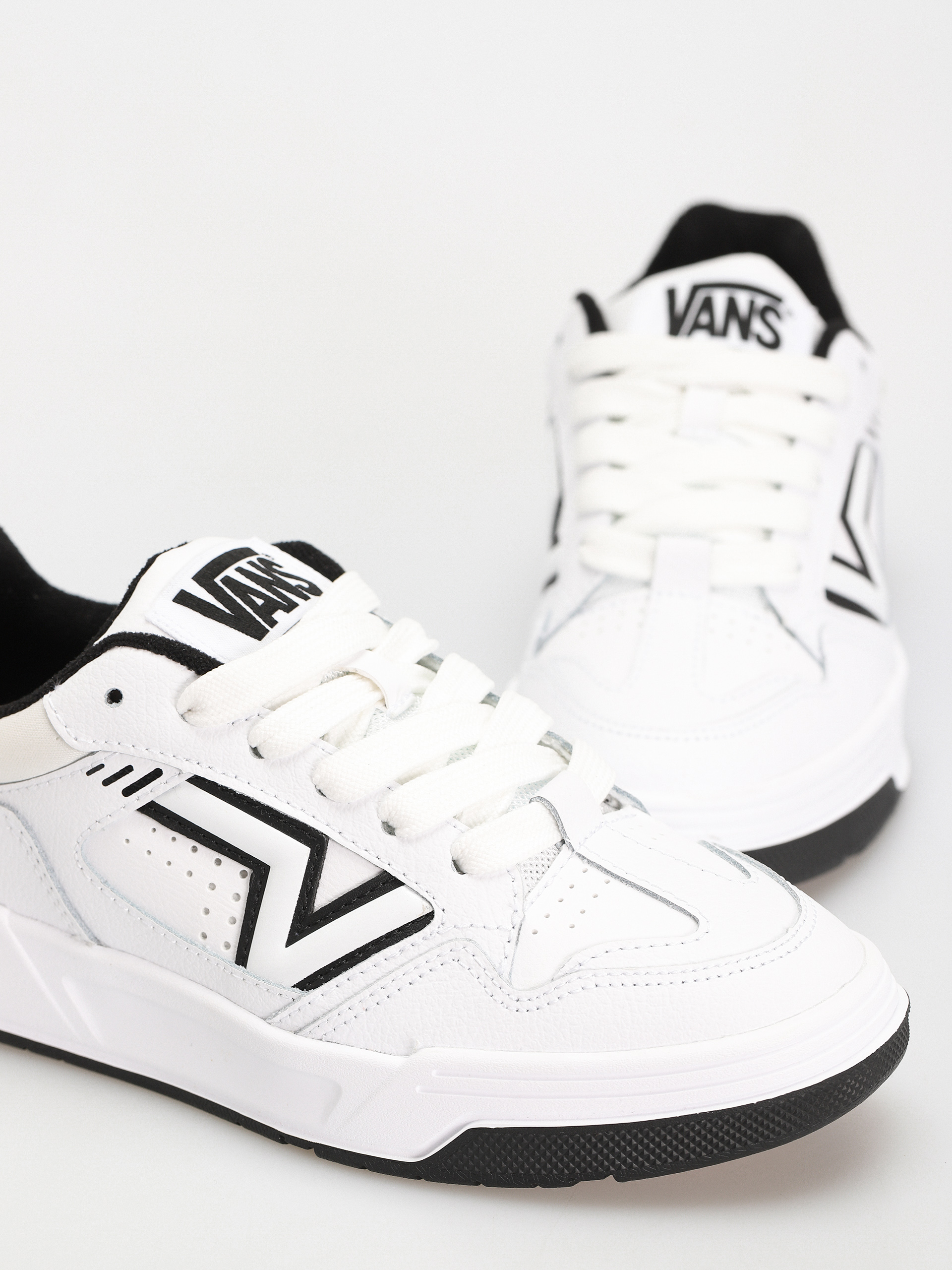 Vans Upland Cipők (white/black)