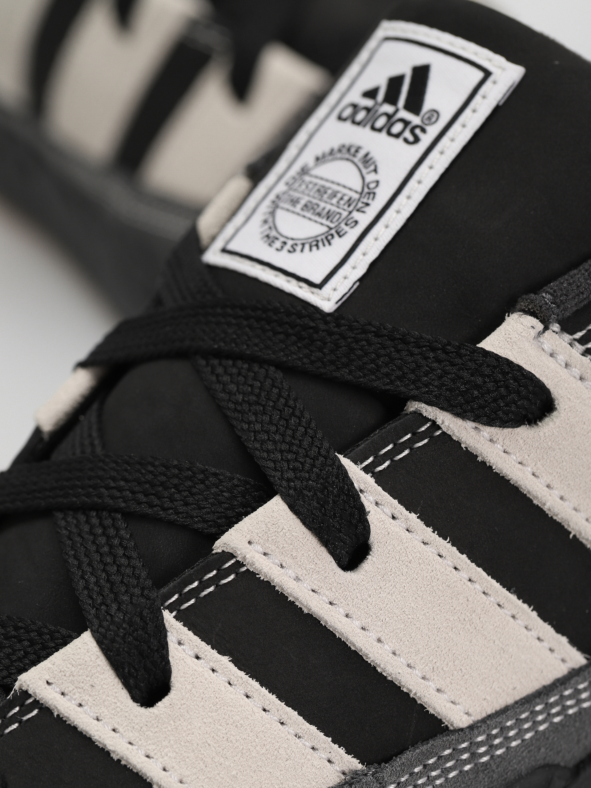 adidas Adimatic Cipők (cblack/ftwwht/carbon)