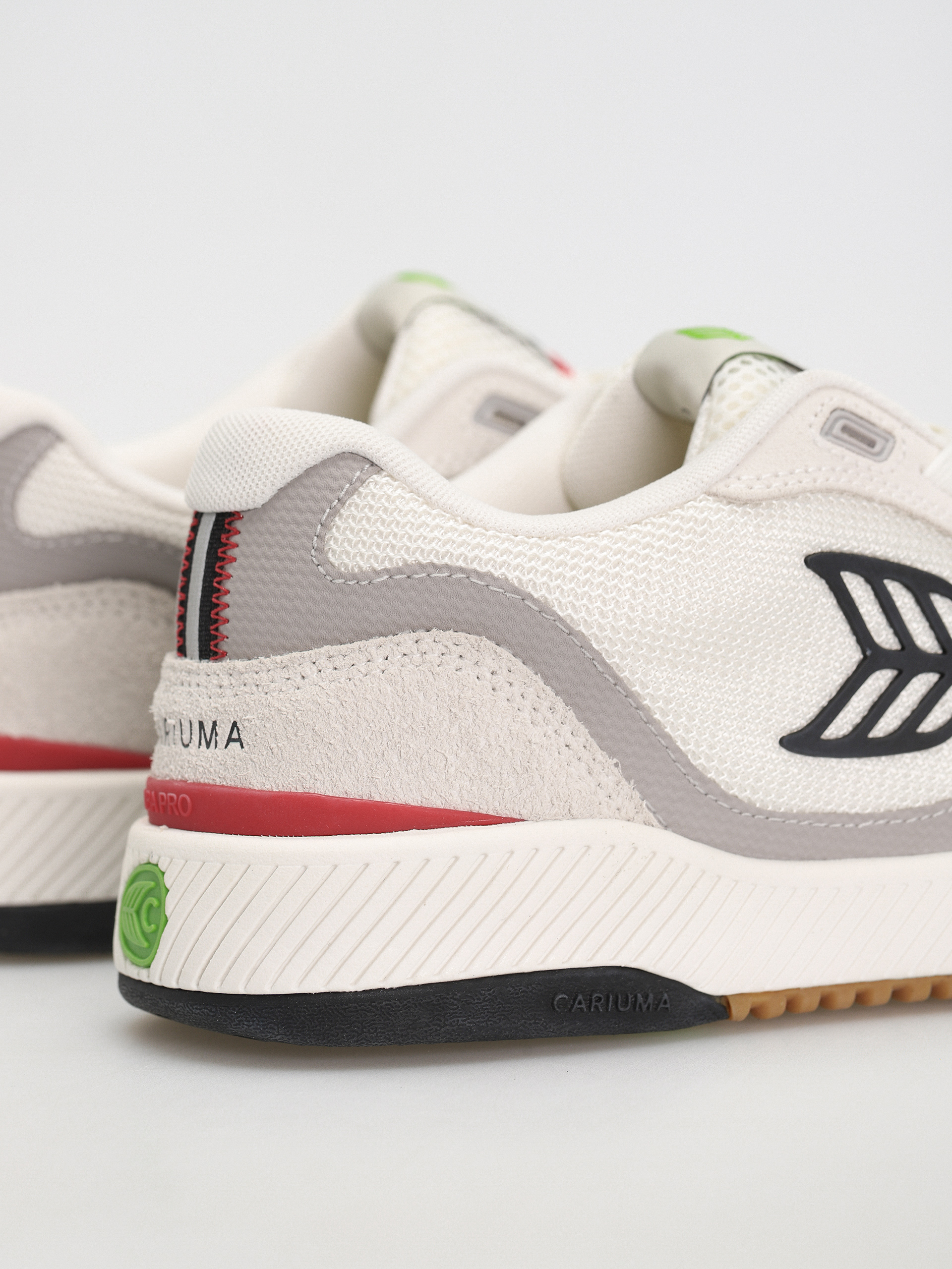 Cariuma UBA PRO Cipők (smoke white/red & black)