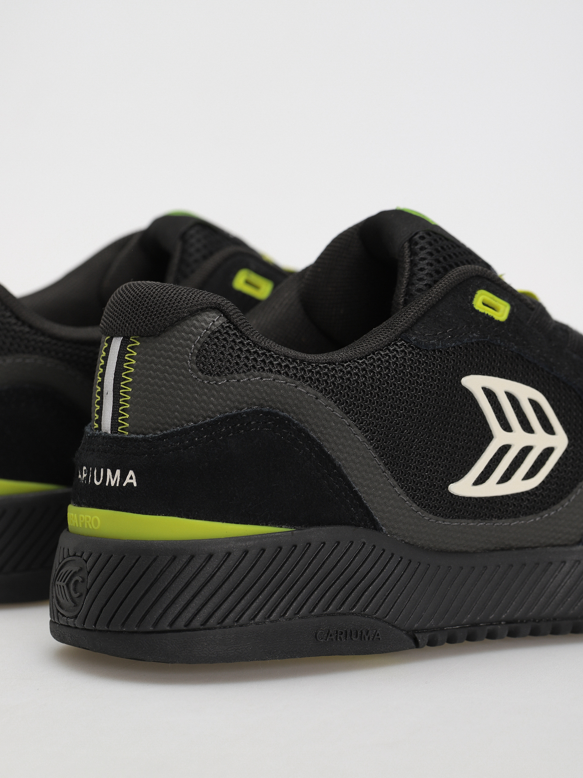 Cariuma UBA PRO Cipők (all black/green & off white)
