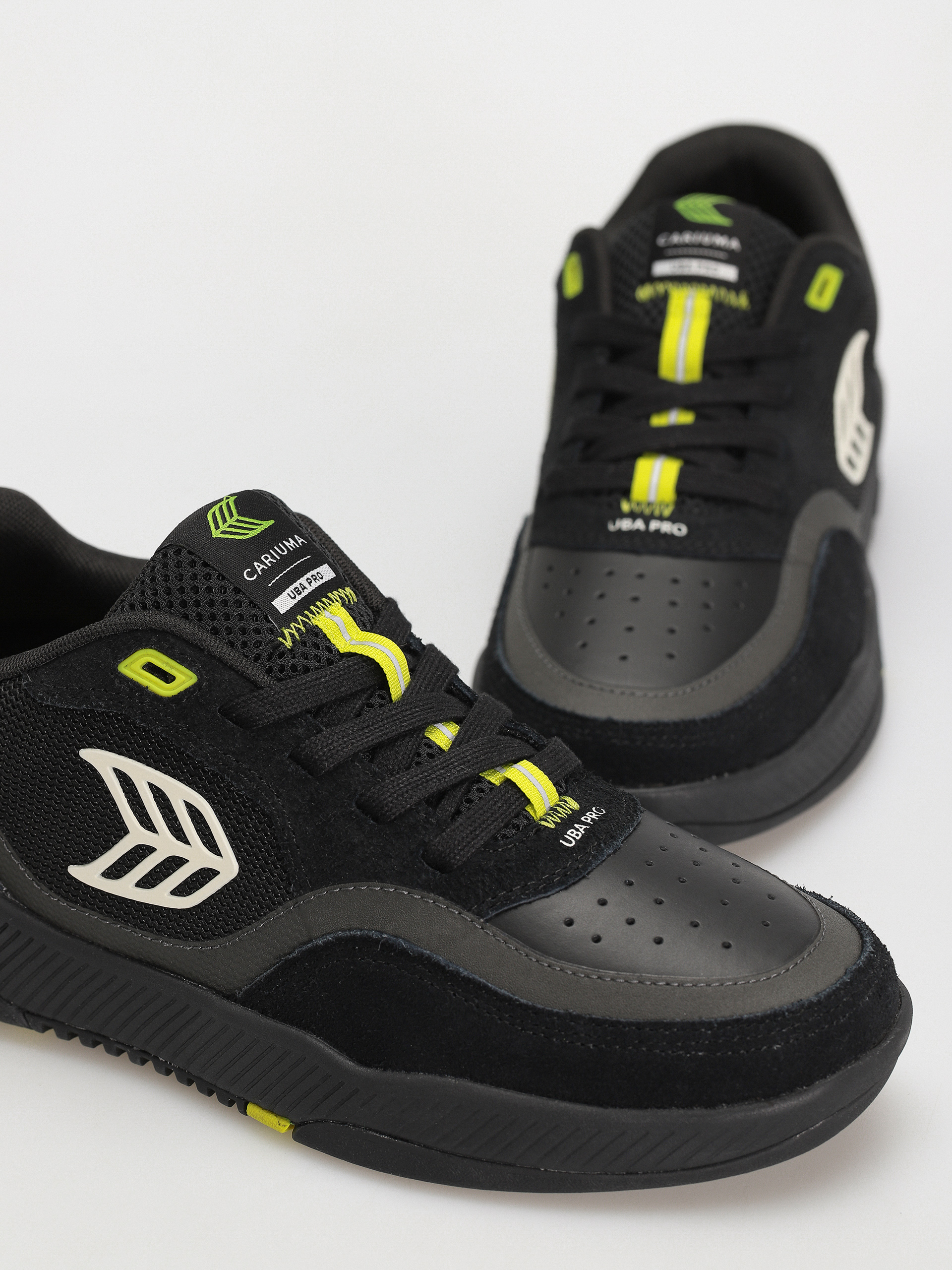 Cariuma UBA PRO Cipők (all black/green & off white)