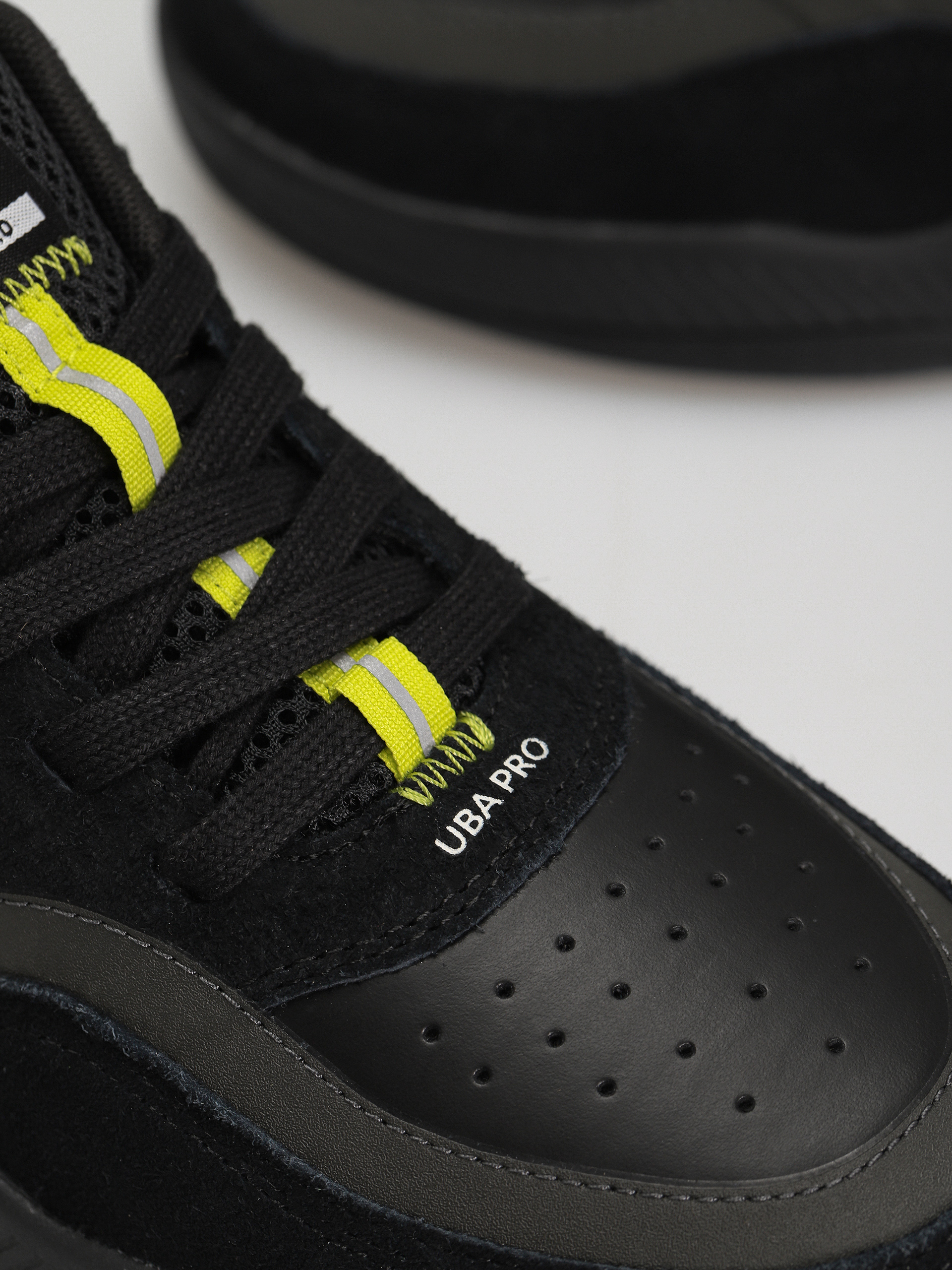 Cariuma UBA PRO Cipők (all black/green & off white)