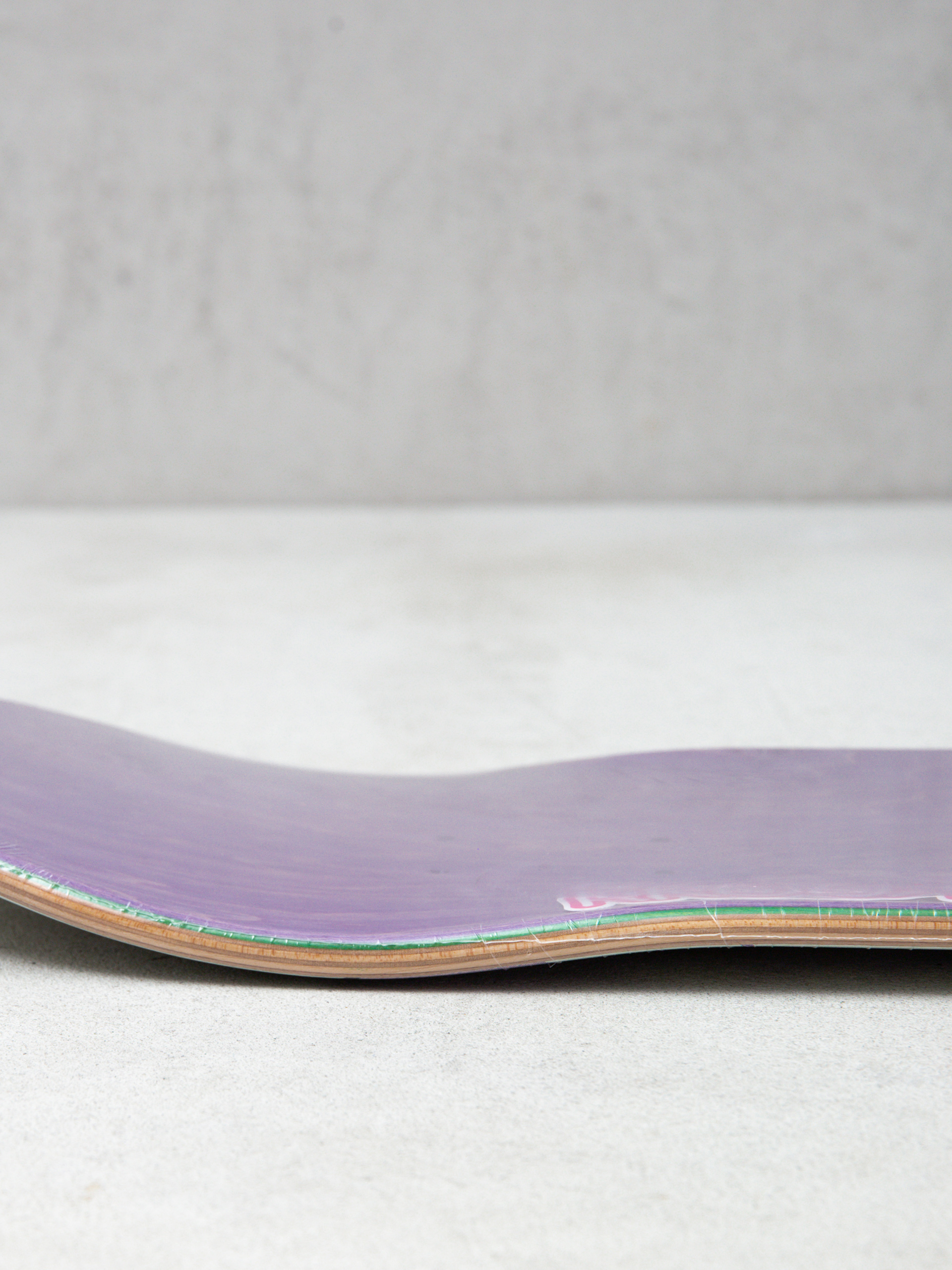 Gördeszka lap Krooked Una Butterflies (white/purple)