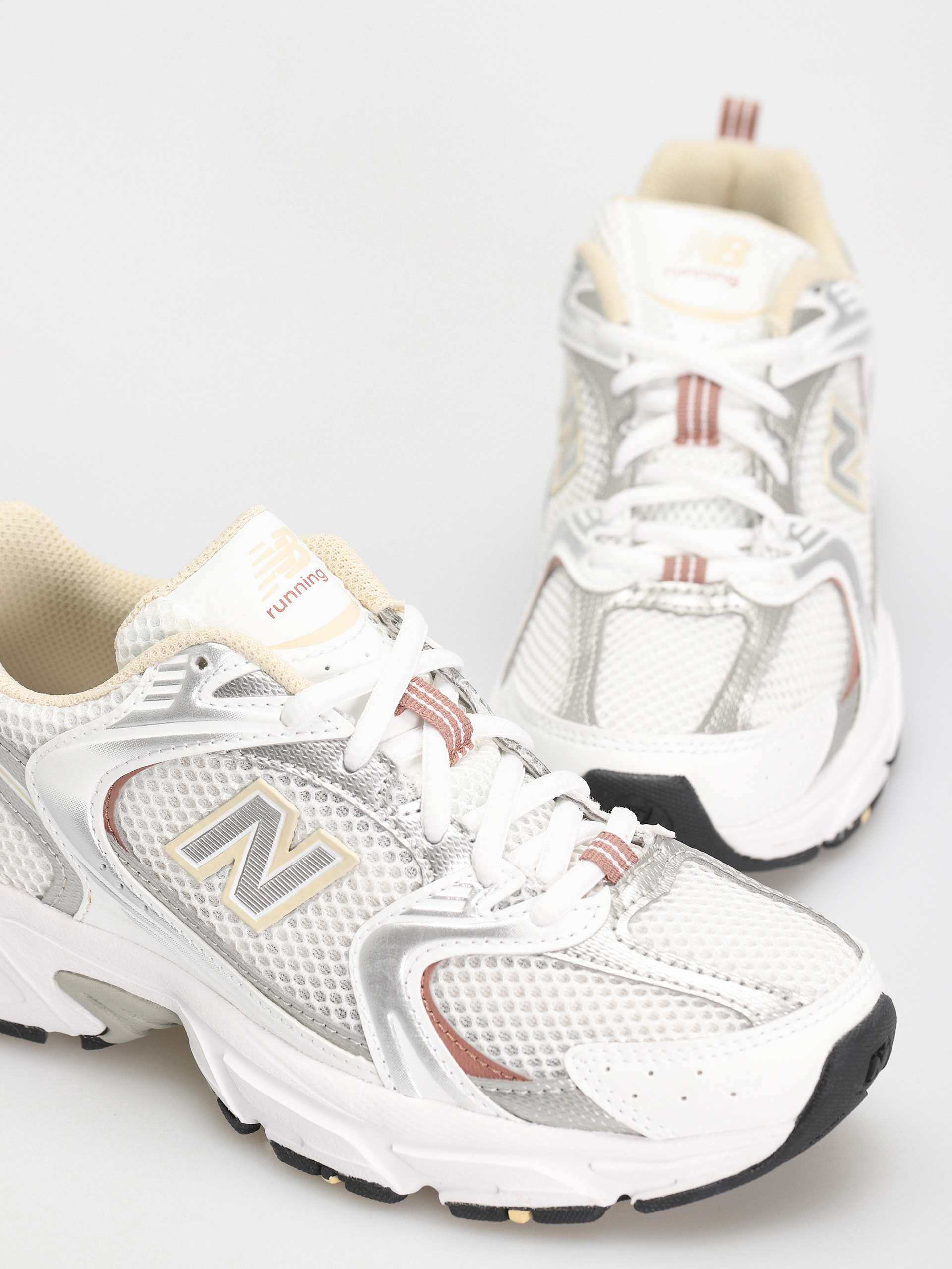 New Balance 530 Cipők (white silver beige)