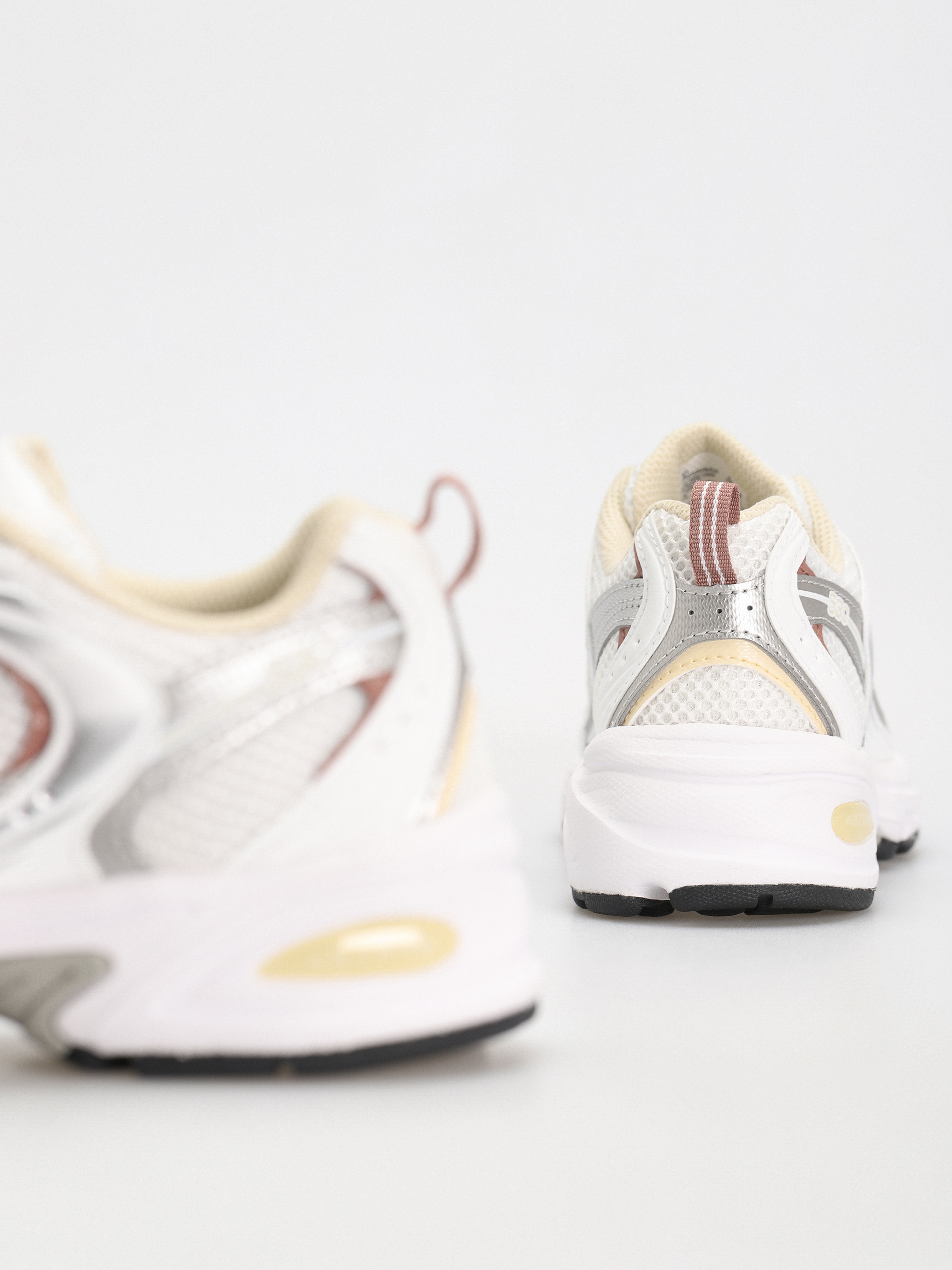 New Balance 530 Cipők (white silver beige)