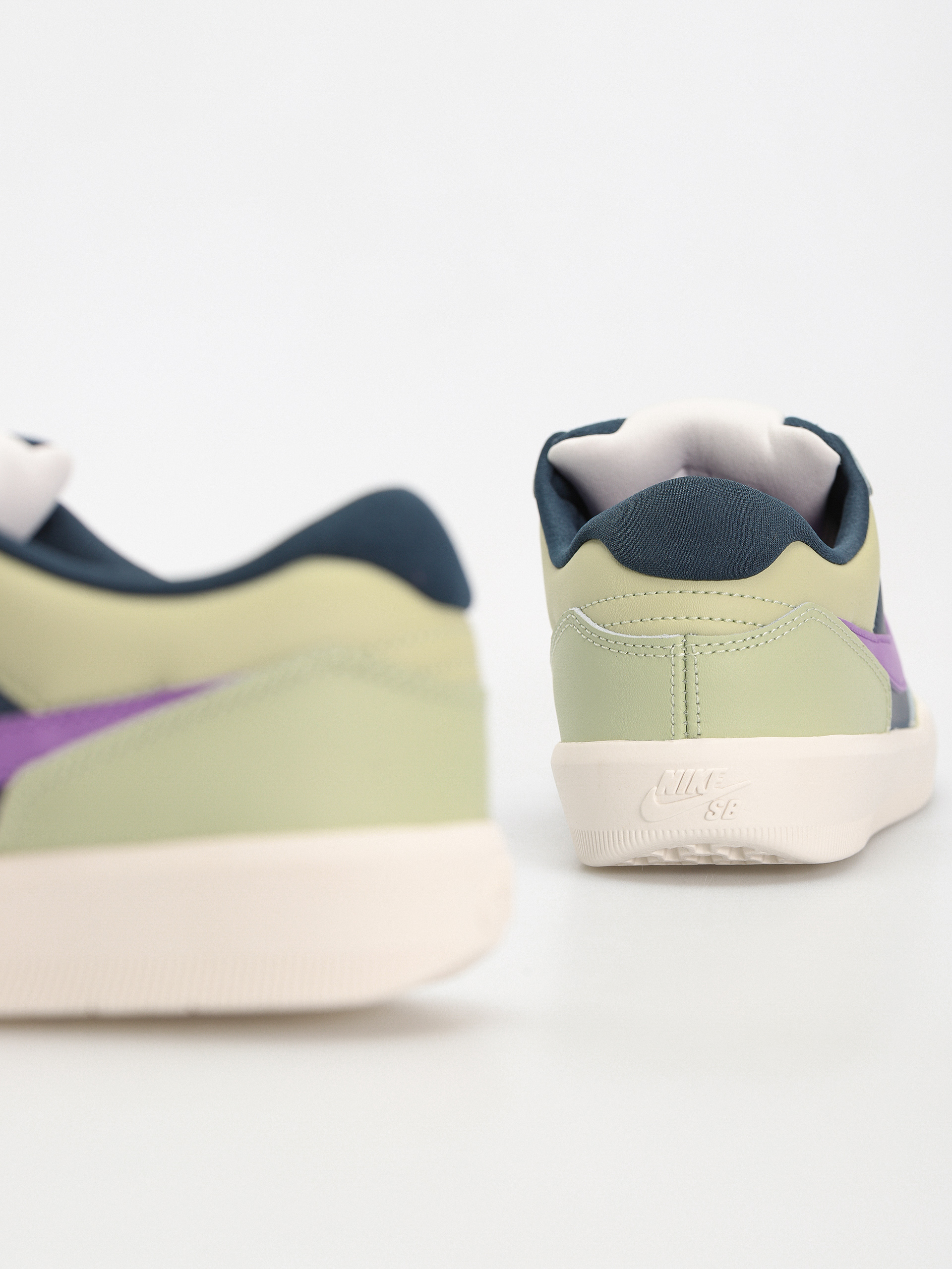 Nike SB Force 58 Premium Cipők (olive aura/black raspberry armory navy)