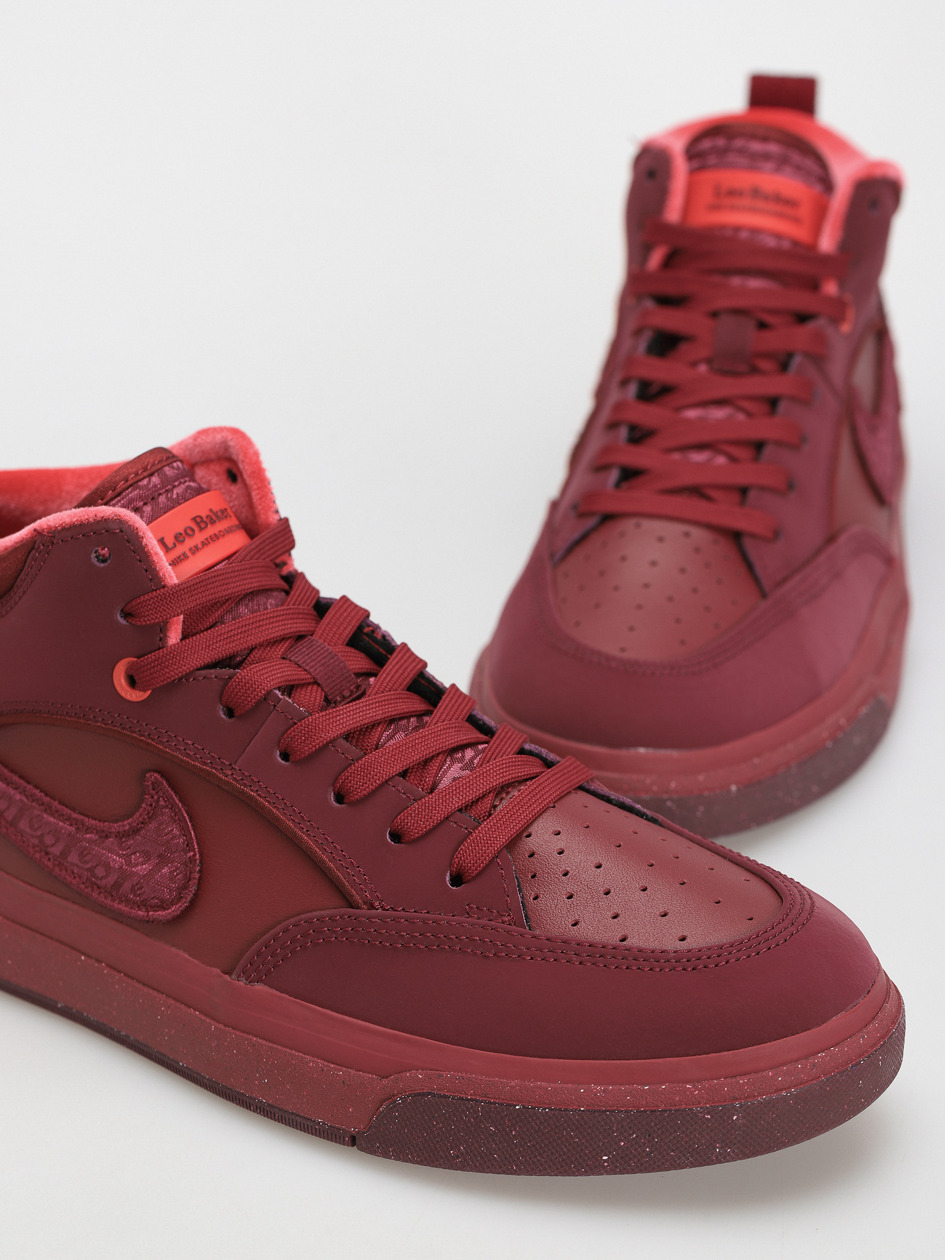 Nike SB React Leo Prm Cipők (dark beetroot/dark beetroot team red)