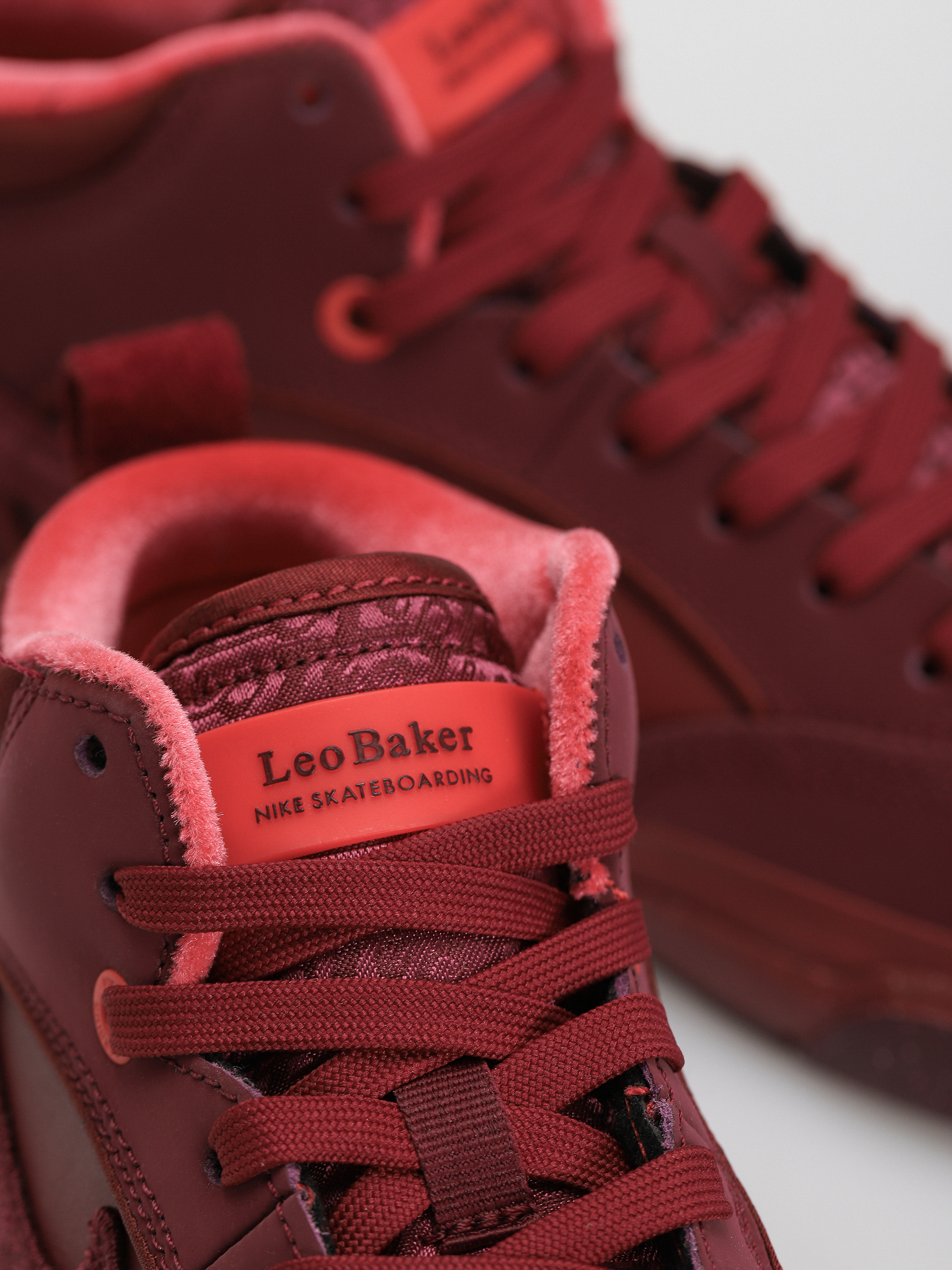 Nike SB React Leo Prm Cipők (dark beetroot/dark beetroot team red)