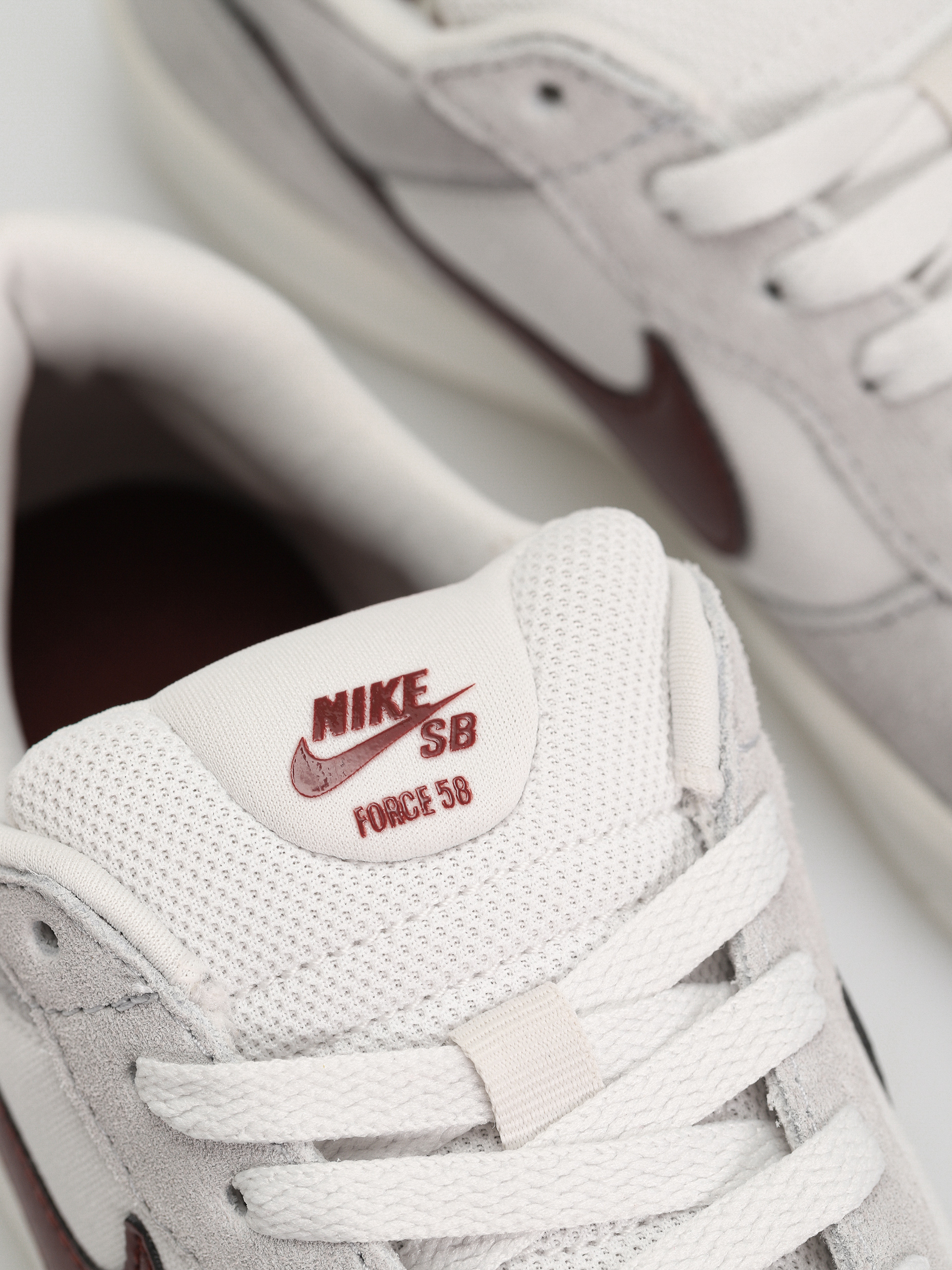 Nike SB Force 58 Cipők (platinum tint/dark team red wolf grey)
