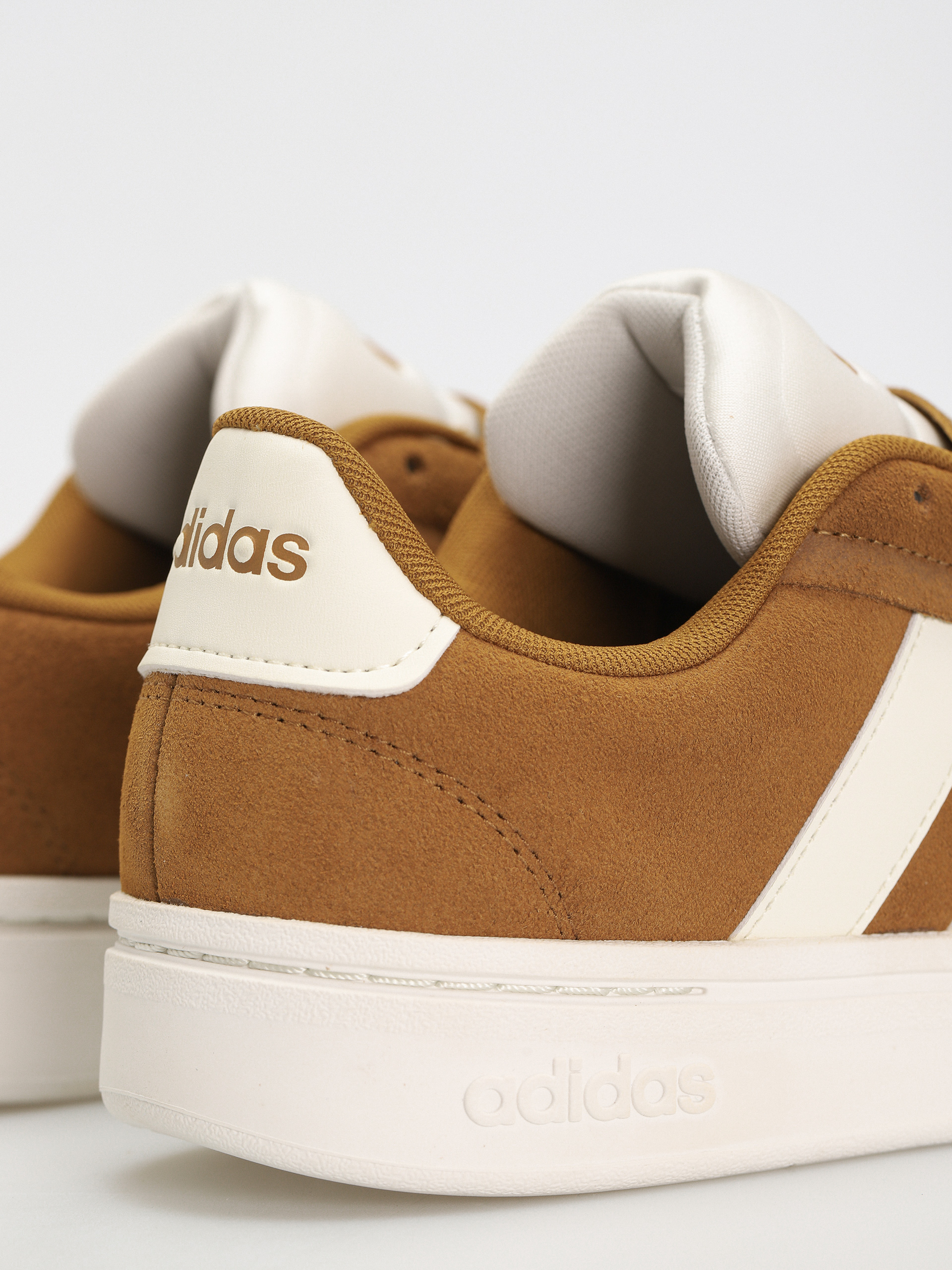 adidas Grand Court Alpha 0 Cipők (brostr/owhite/owhite)