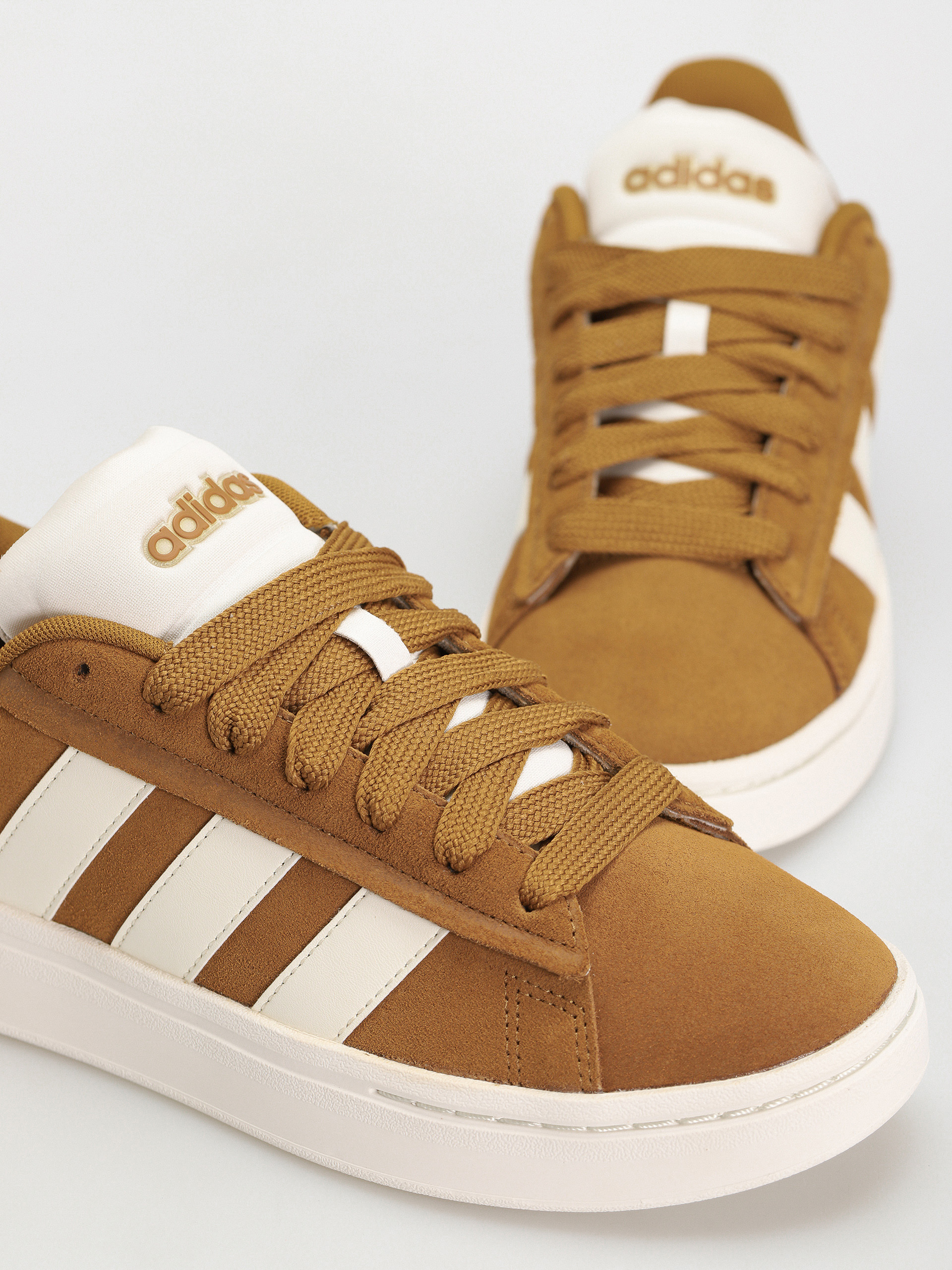 adidas Grand Court Alpha 0 Cipők (brostr/owhite/owhite)