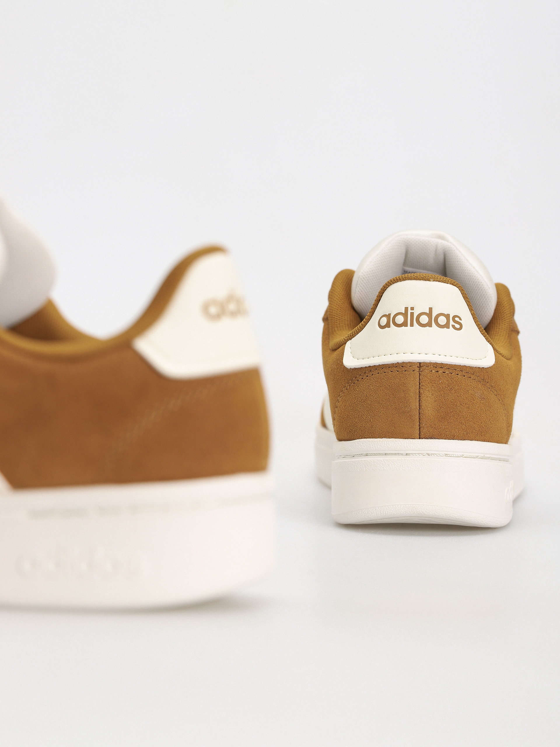 adidas Grand Court Alpha 0 Cipők (brostr/owhite/owhite)