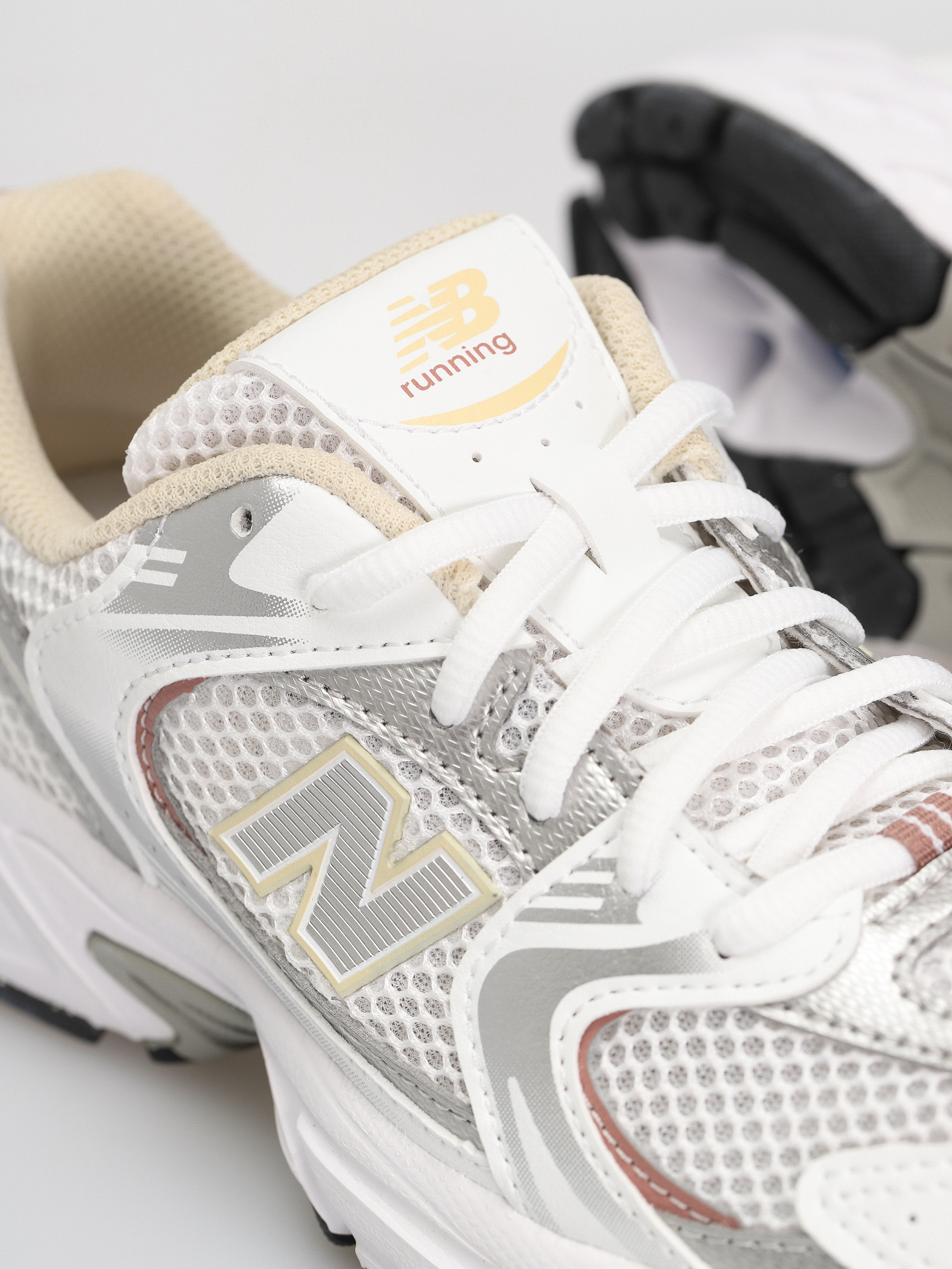 Cipők New Balance 530 JR (white silver beige)