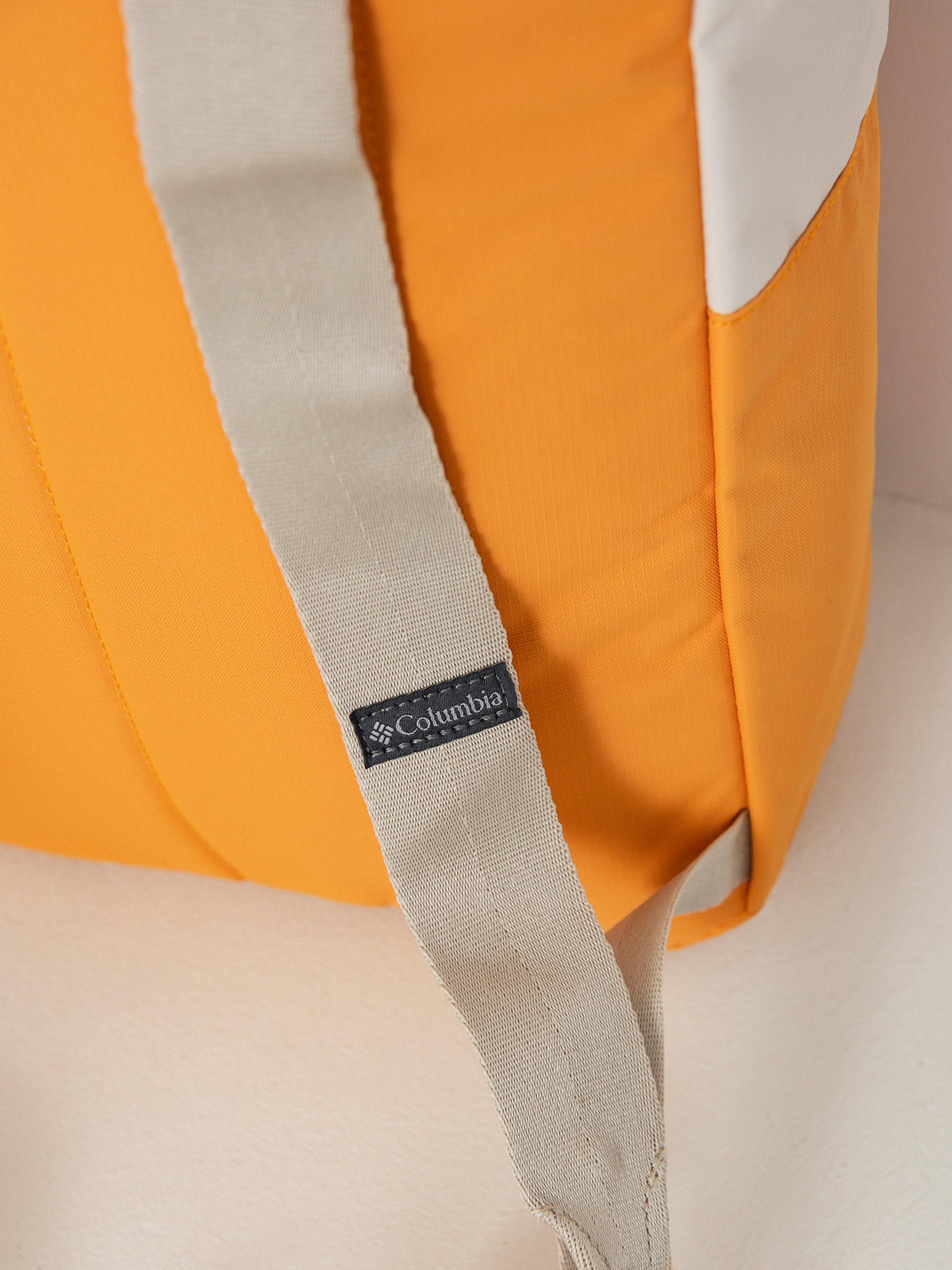 Columbia Trail Traveler 18L Hátizsák (dark stone sun)