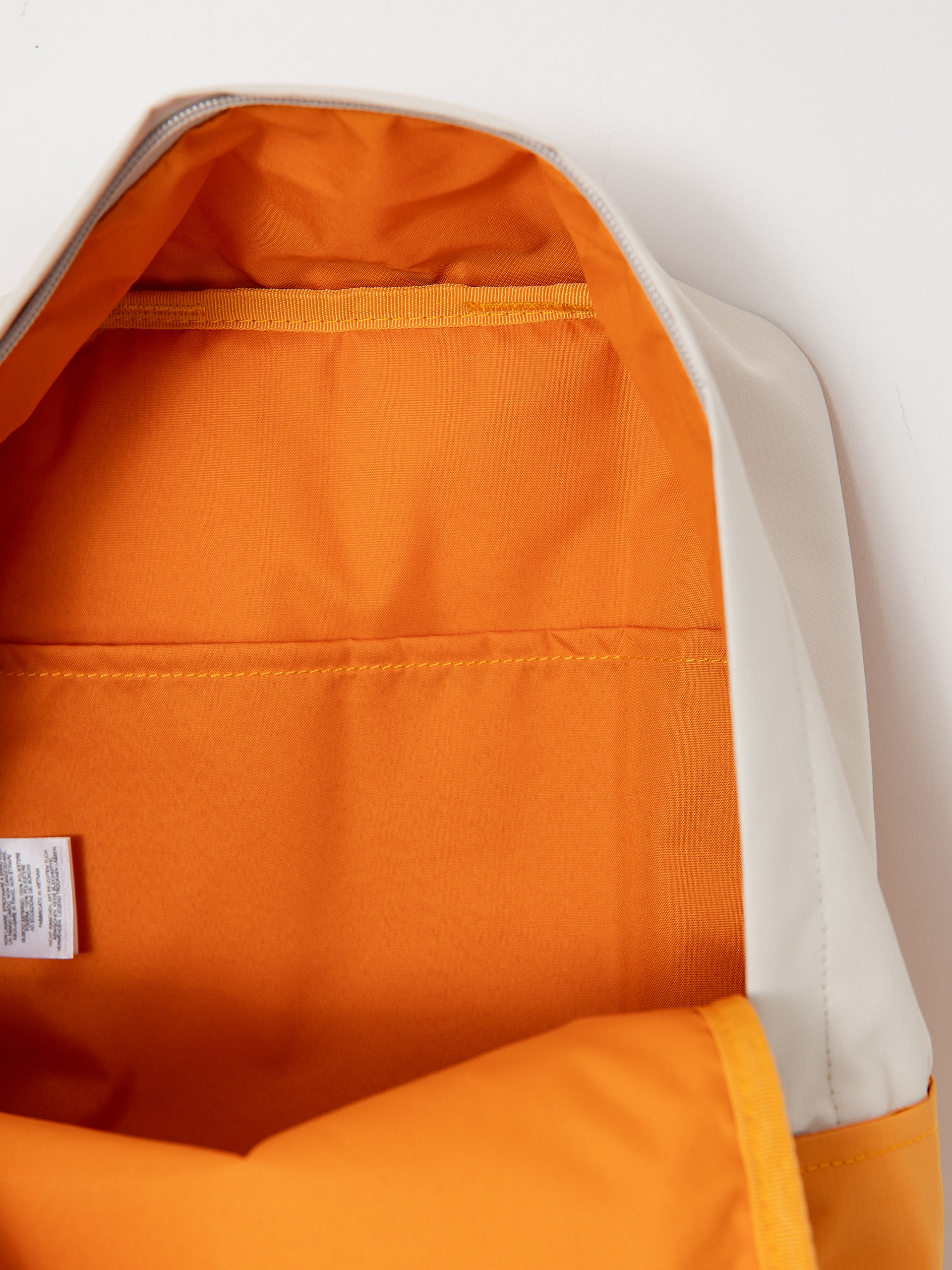 Columbia Trail Traveler 18L Hátizsák (dark stone sun)