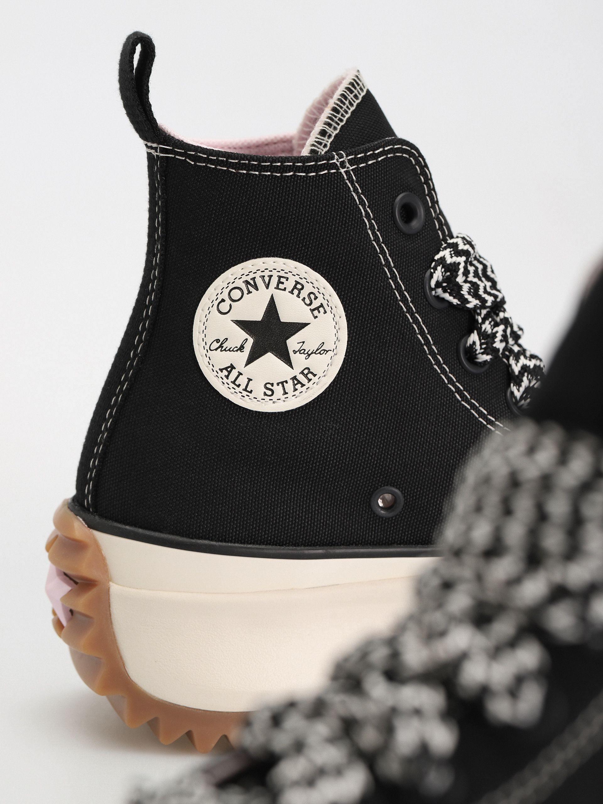 Cipők Converse Run Star Hike Hi (black/pink foam/egret)