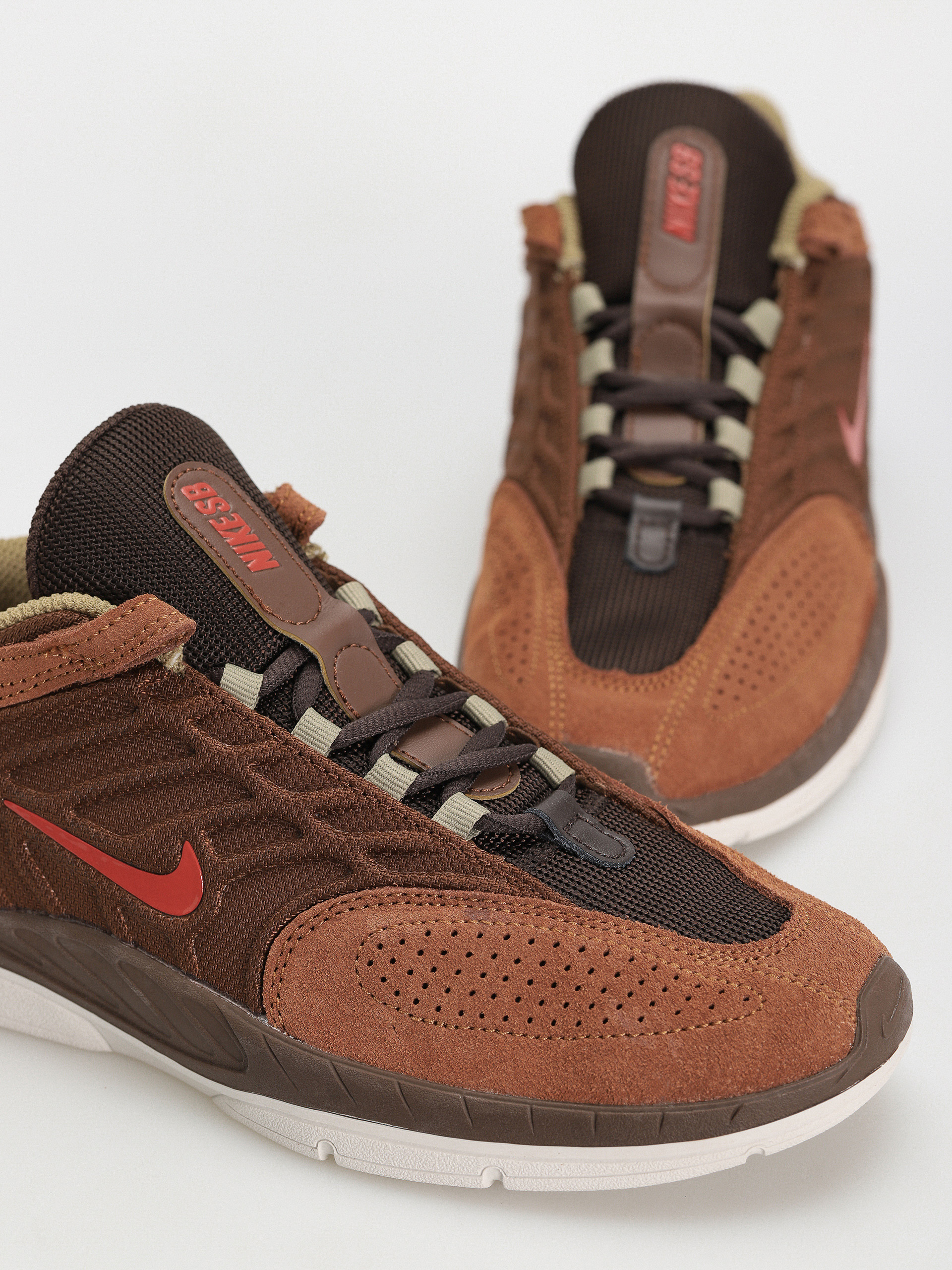 Cipők Nike SB Vertebrae (cacao  wow/dragon red lt british tan)