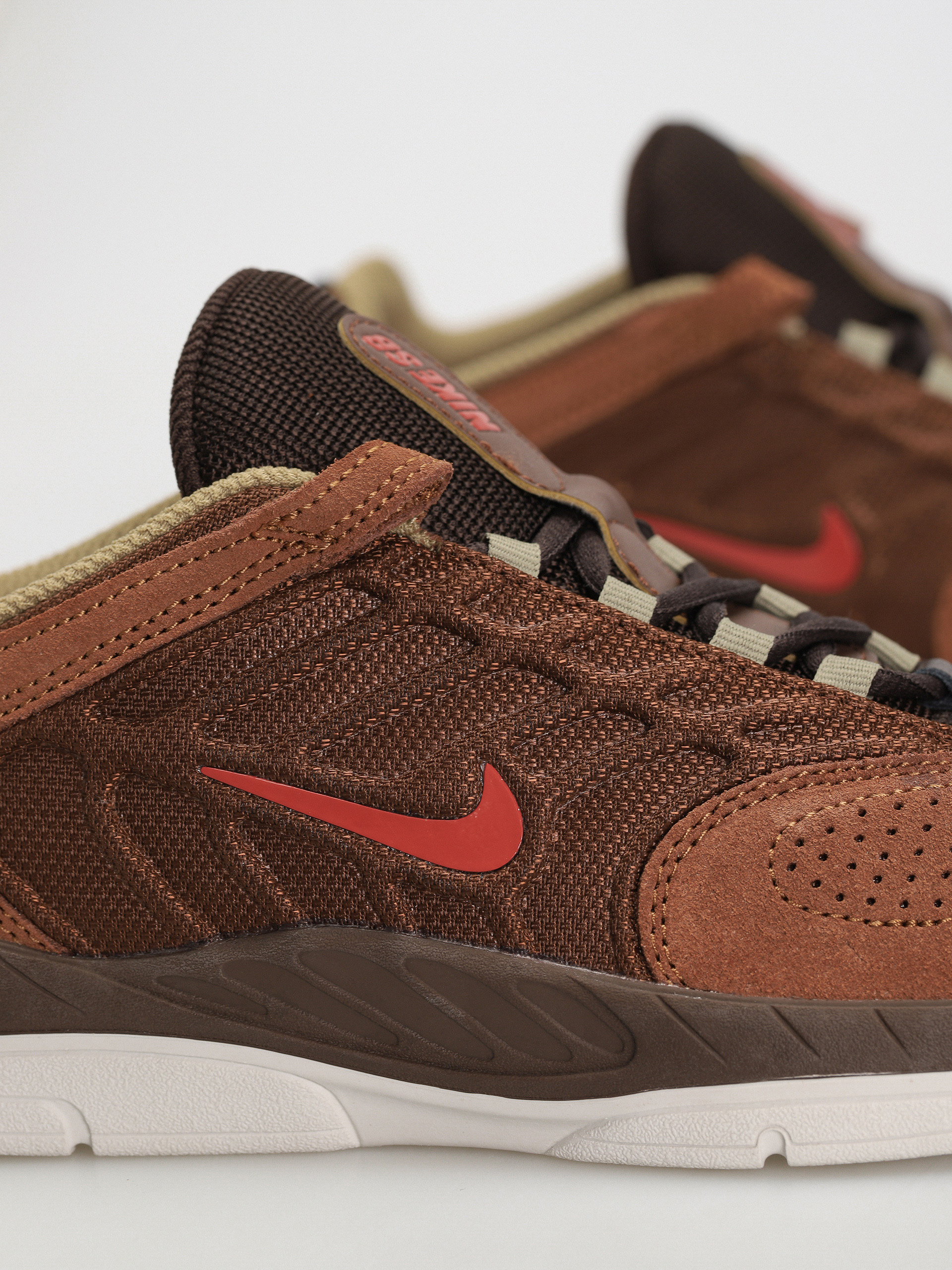 Cipők Nike SB Vertebrae (cacao  wow/dragon red lt british tan)