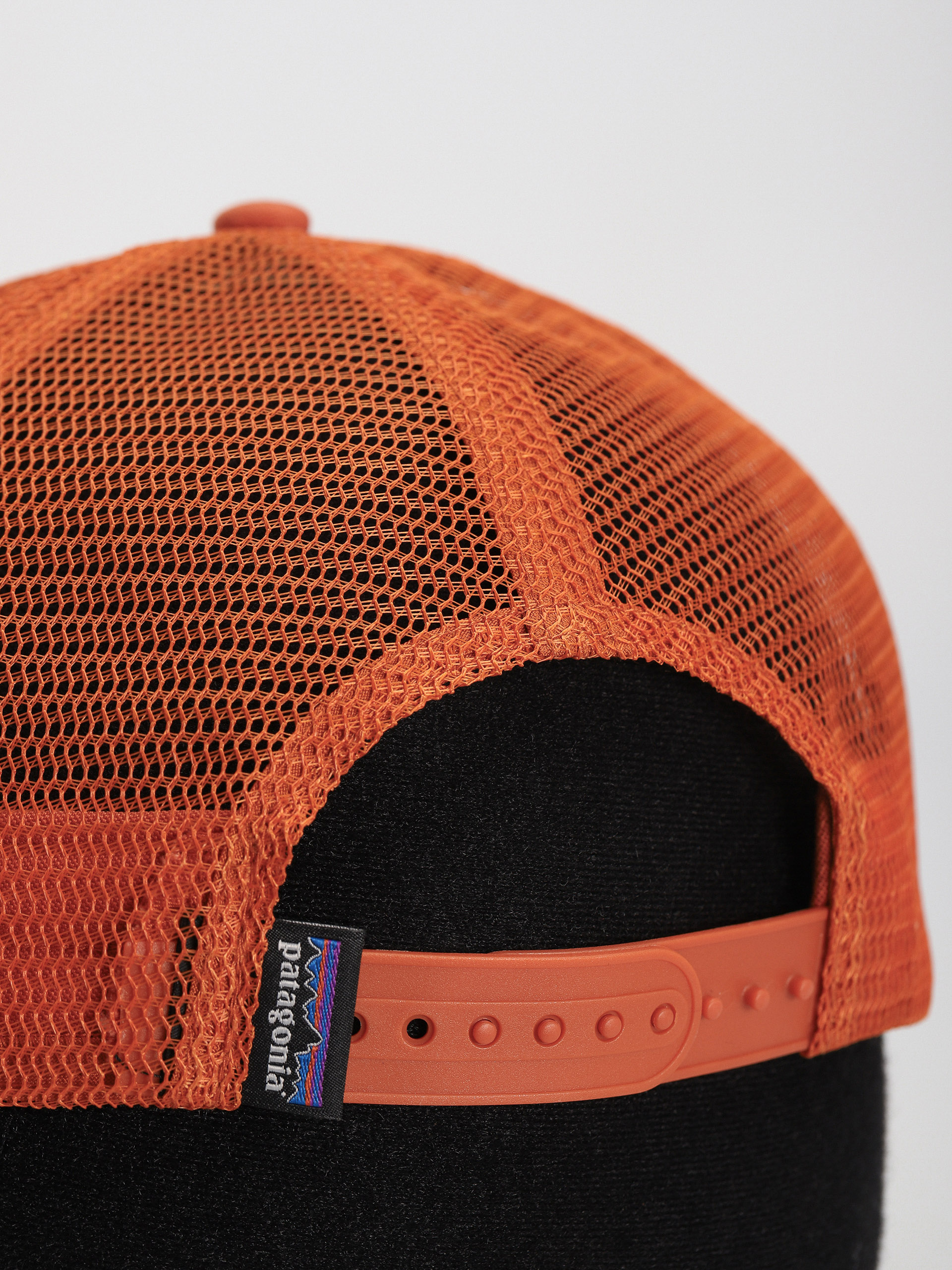 Patagonia P 6 Logo Trucker Baseball sapka (white w/redtail rust)