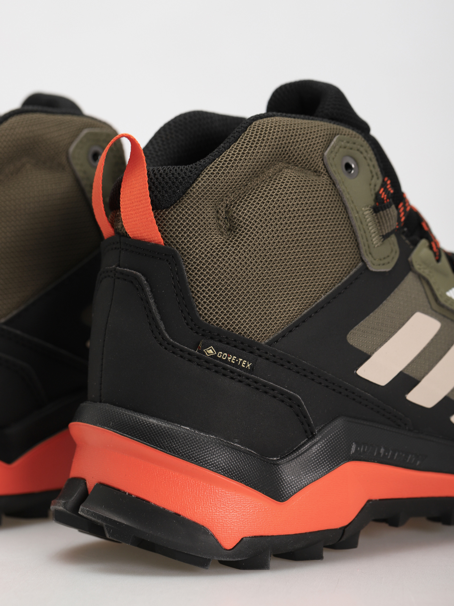 adidas Terrex Ax4 Mid Gtx Cipők (olistr/wonbei/cblack)