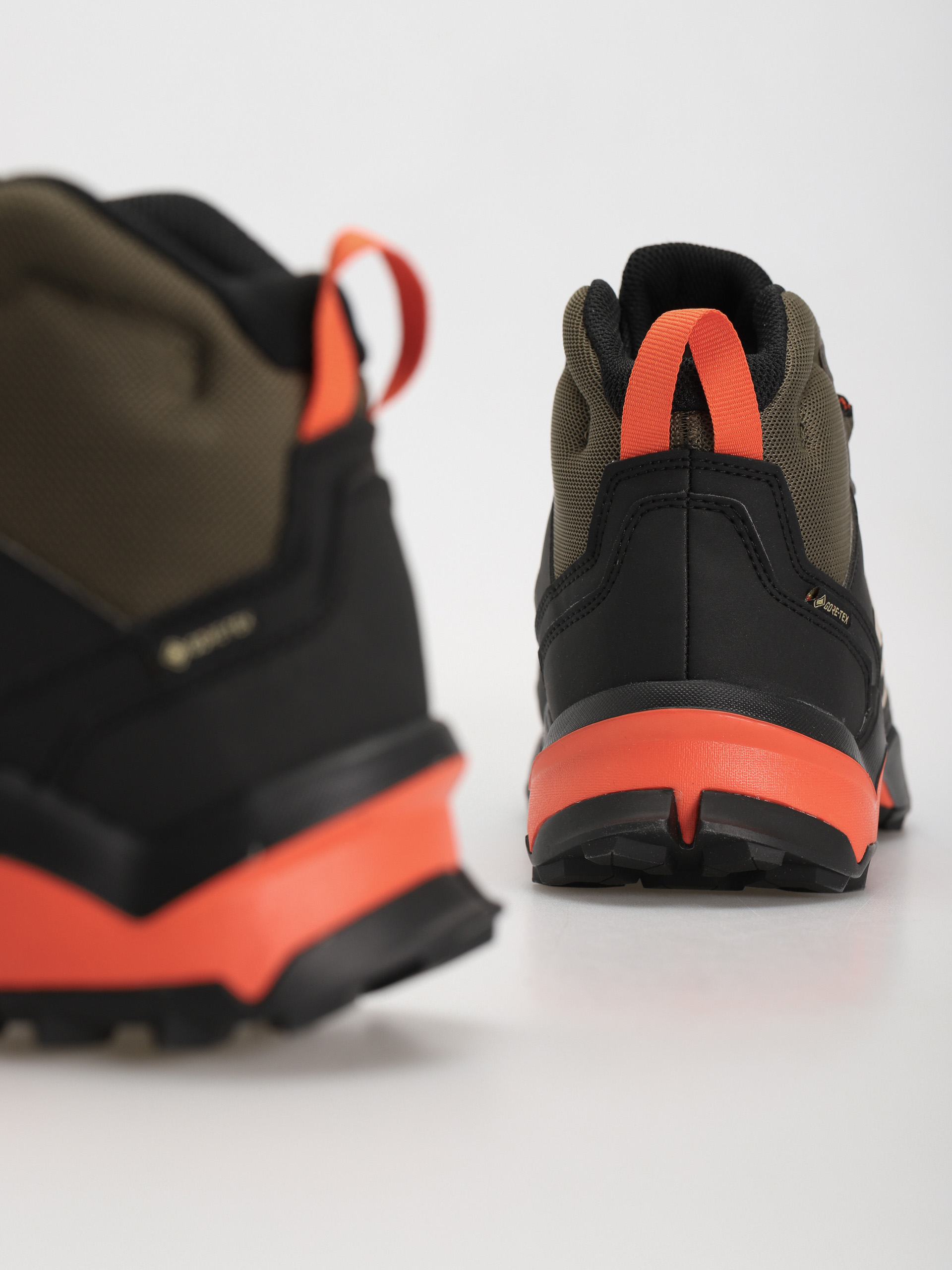 adidas Terrex Ax4 Mid Gtx Cipők (olistr/wonbei/cblack)