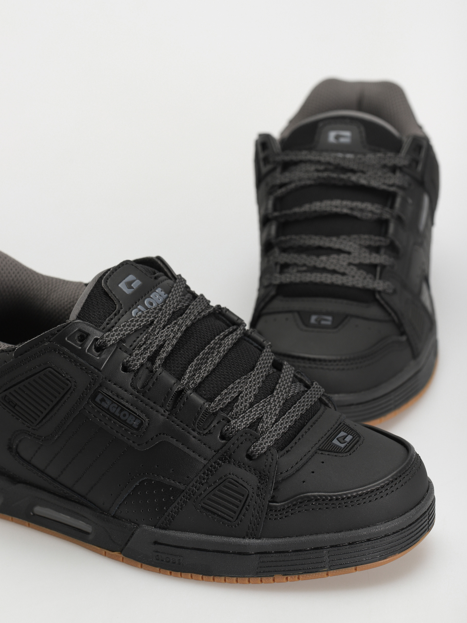 Globe Sabre Cipők (dark shadow/phantom)