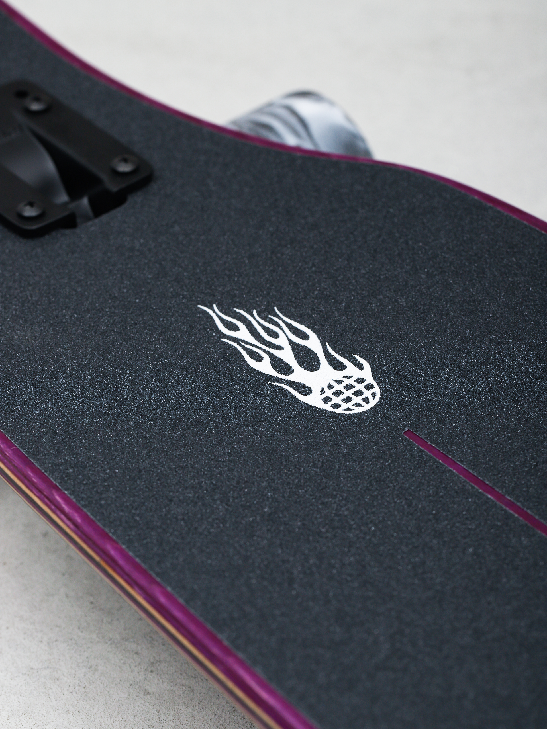 Globe Outlier Longboard (purple flames)