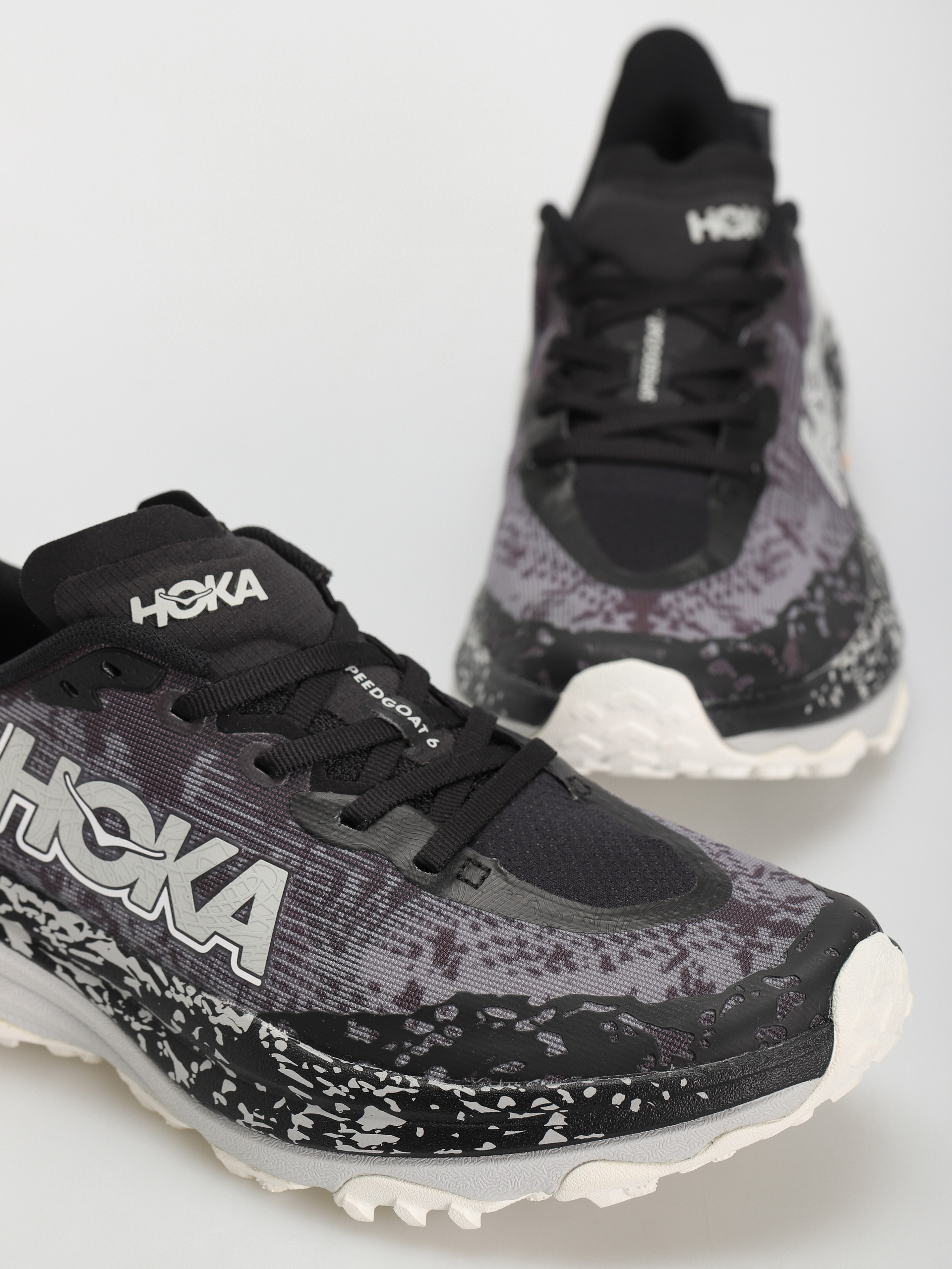 Hoka Speedgoat 6 Cipők (black/stardust)