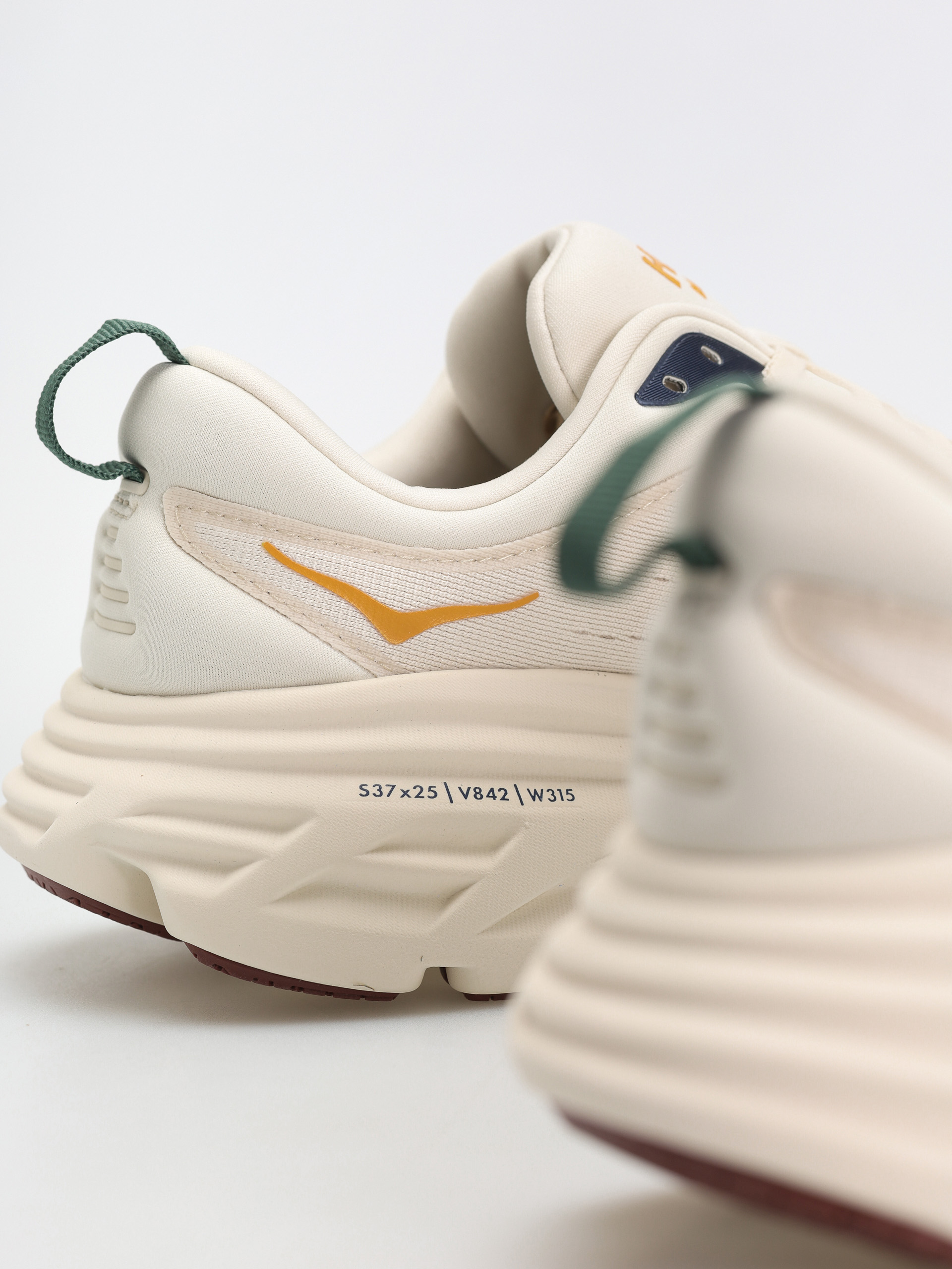 Hoka Bondi 8 Cipők (oat milk/alabaster)