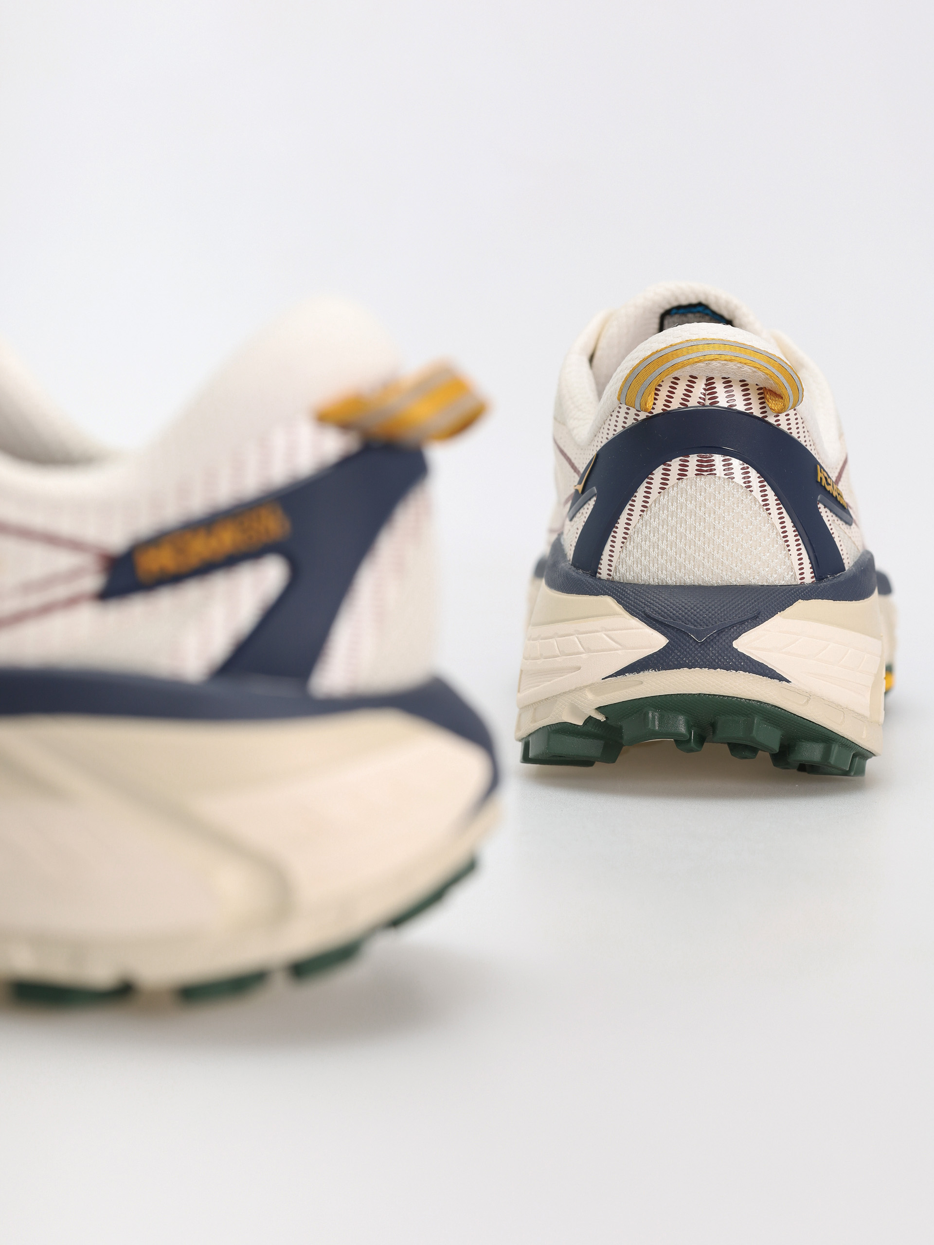 Hoka Mafate Speed 2 Cipők (alabaster/oat milk)