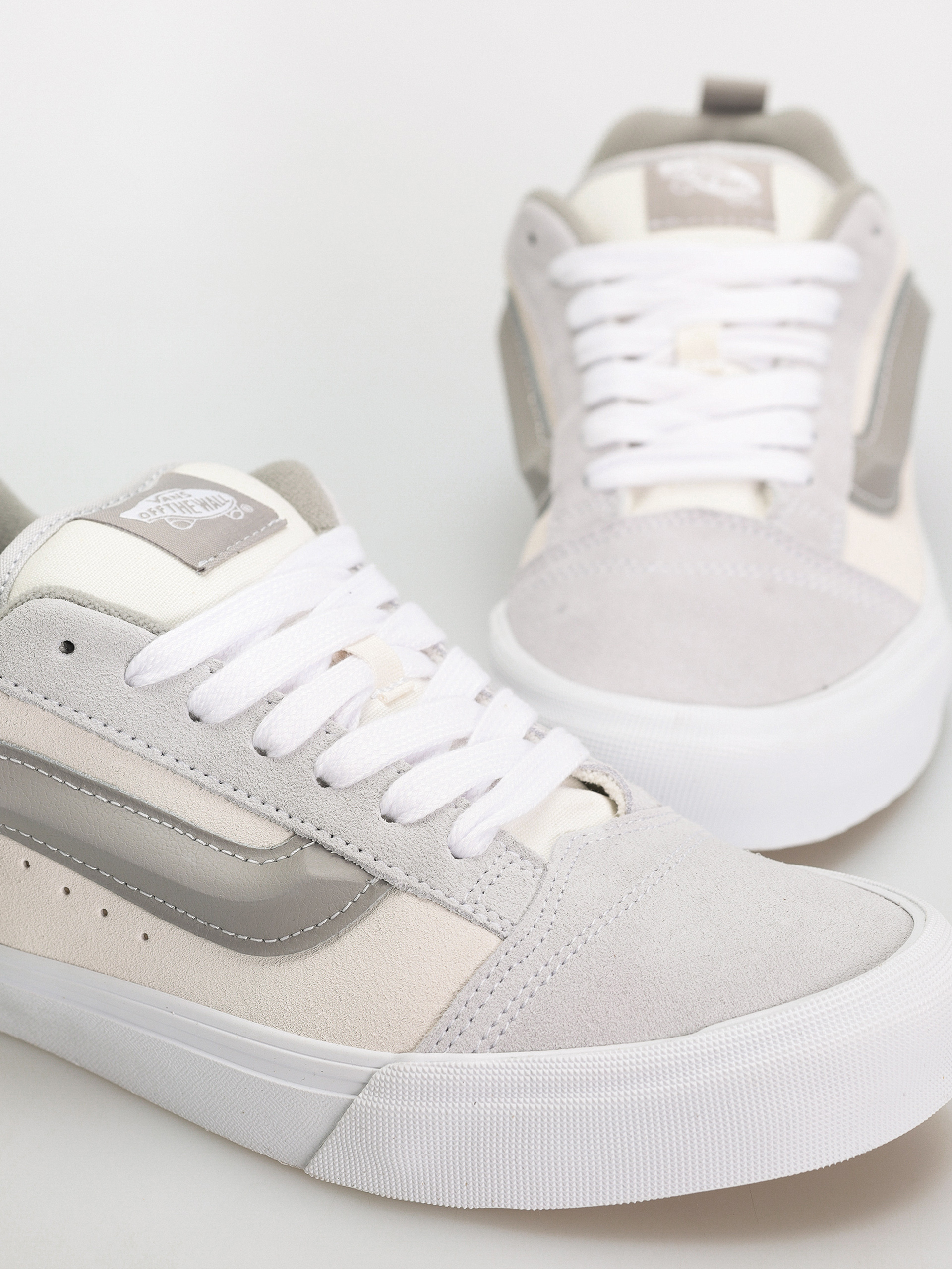 Vans Knu Skool Cipők (tri-tone block light gray)