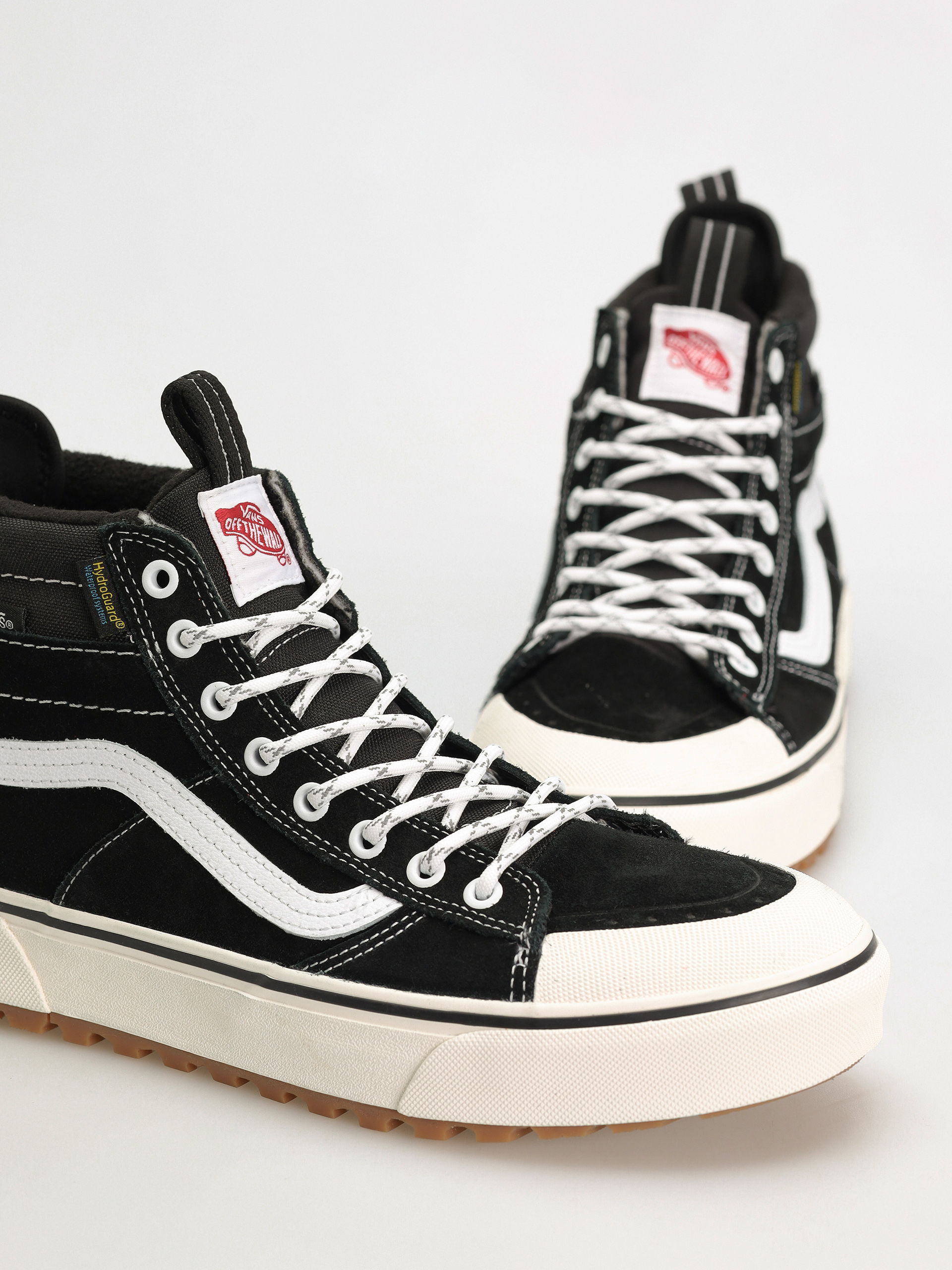 Vans Sk8 Hi Waterproof MTE Cipők (black/true white)