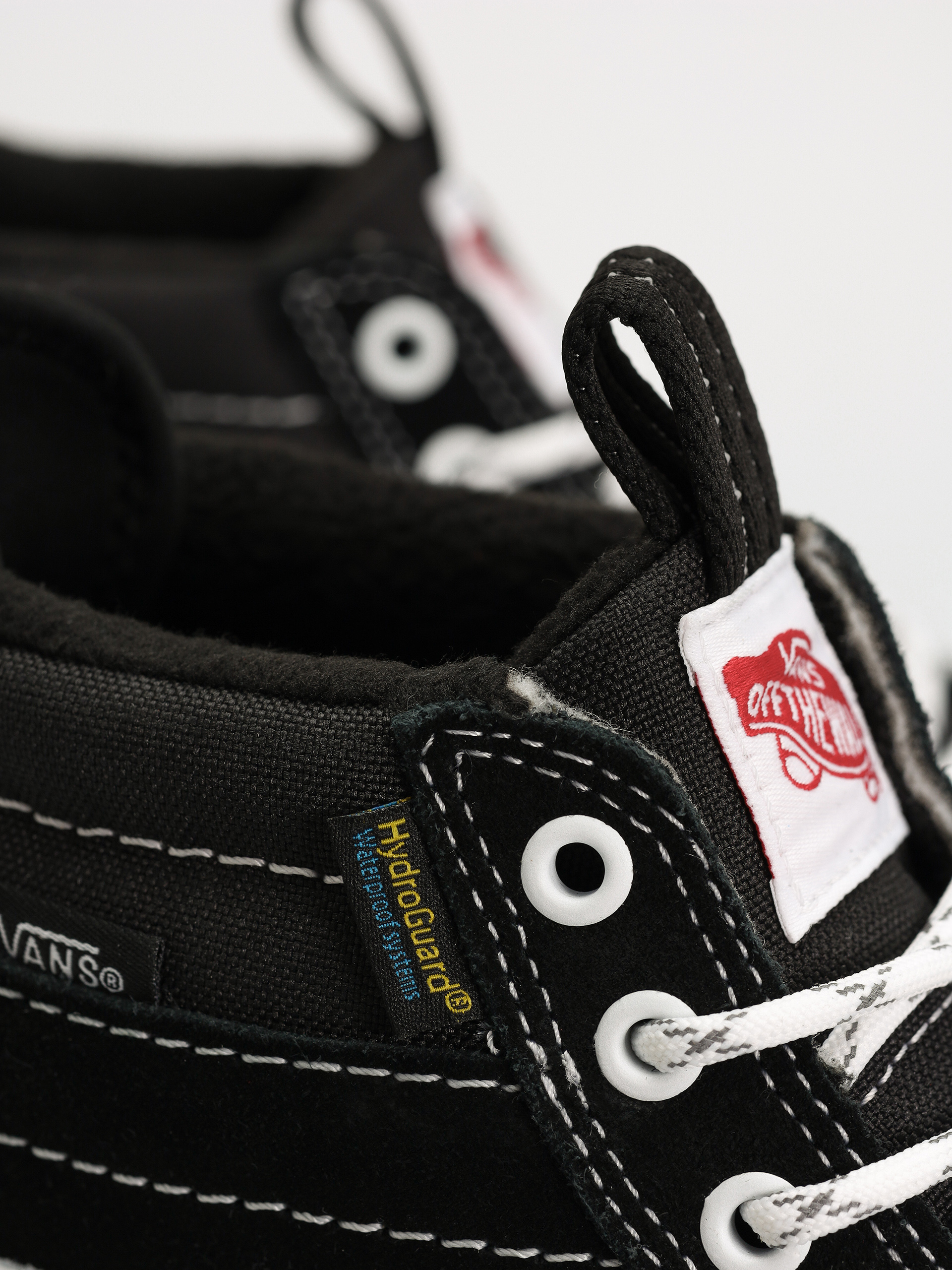 Vans Sk8 Hi Waterproof MTE Cipők (black/true white)