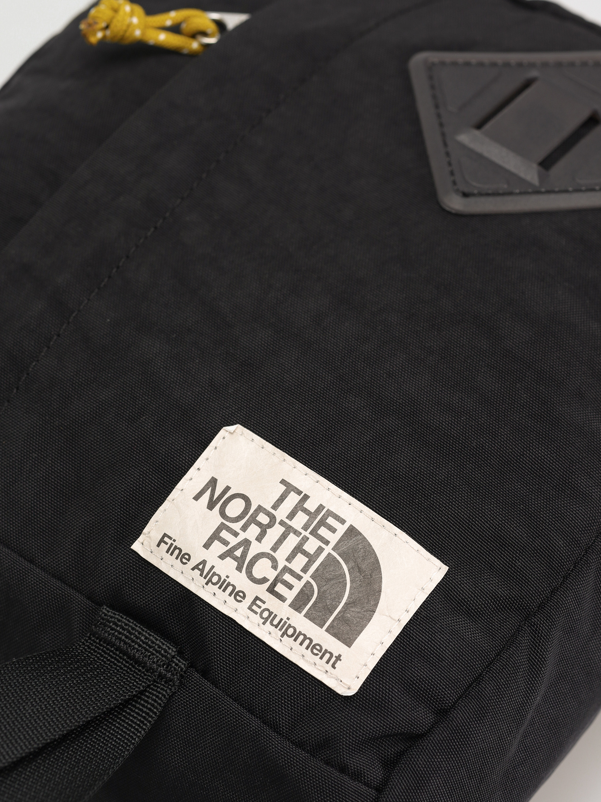 The North Face Berkeley Crossbody Táska (tnf black/mineral gold/)