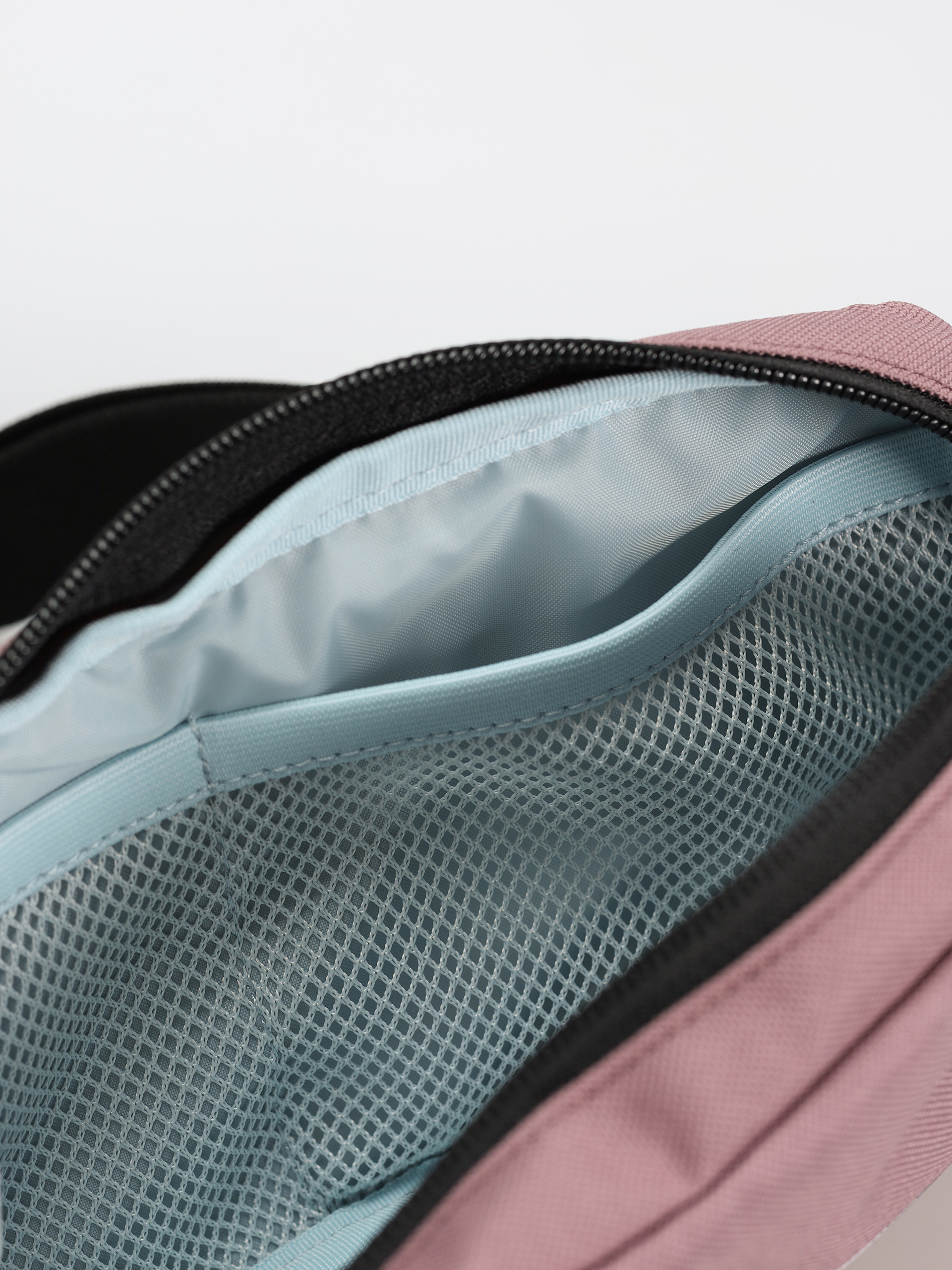 Övtáska Quiksilver Pubjug 2.0 (grape shake)