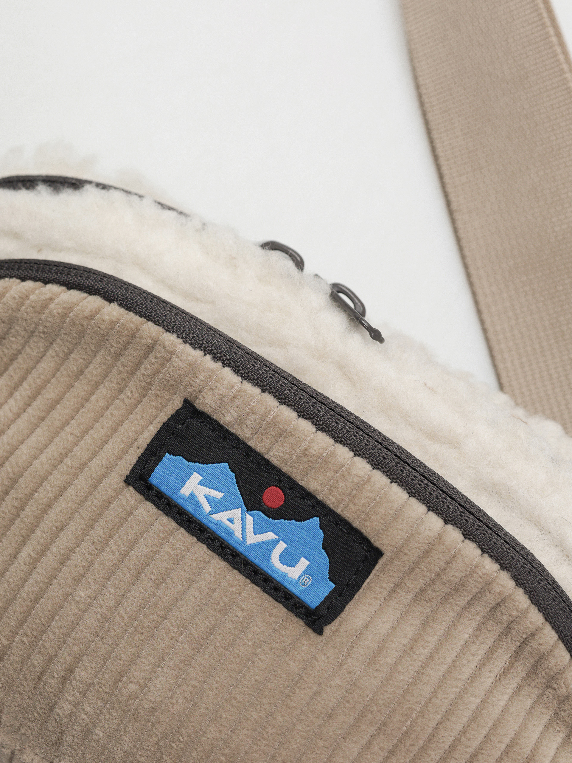 Kavu Snuggy Spectator Övtáska (pebble beach)