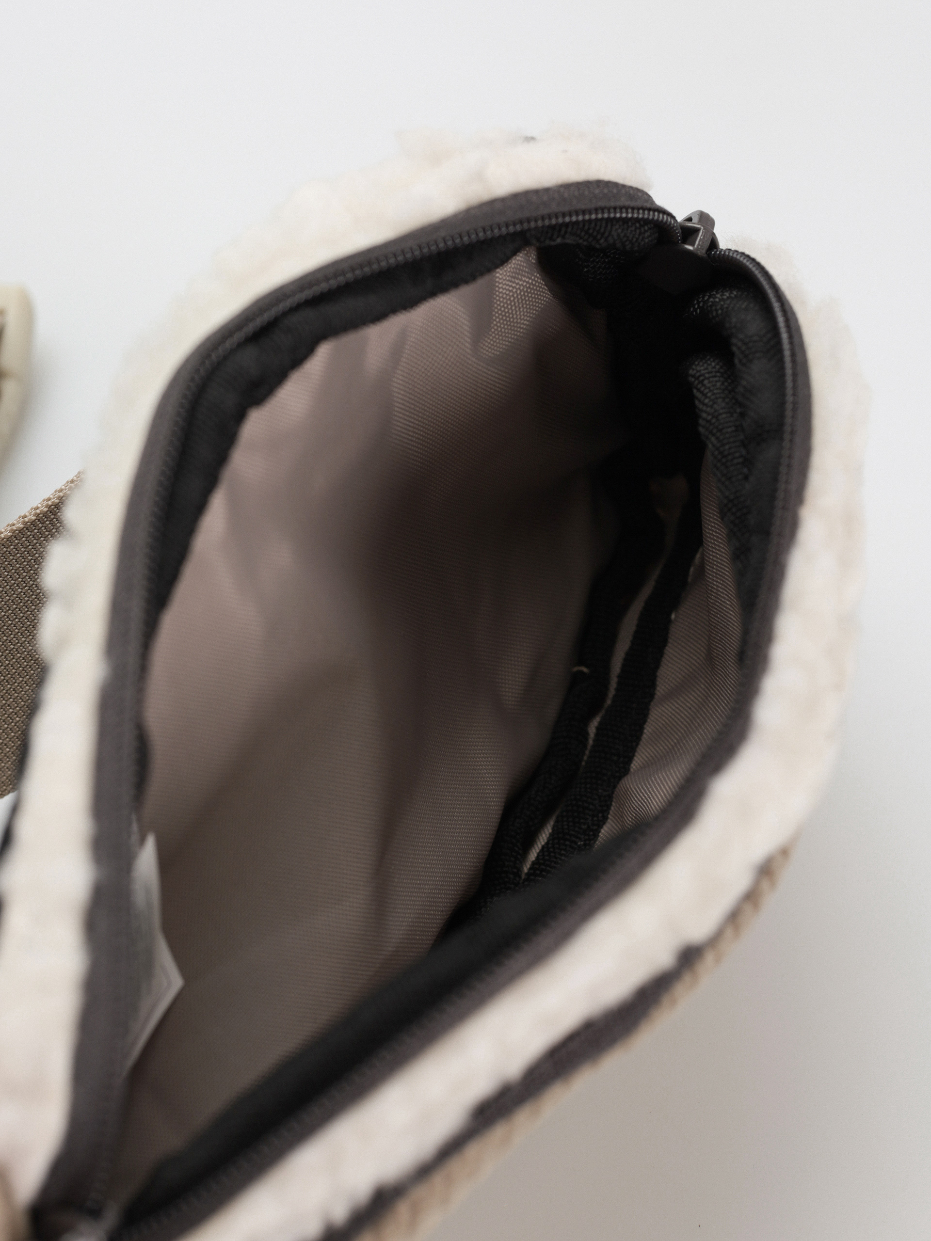 Kavu Snuggy Spectator Övtáska (pebble beach)