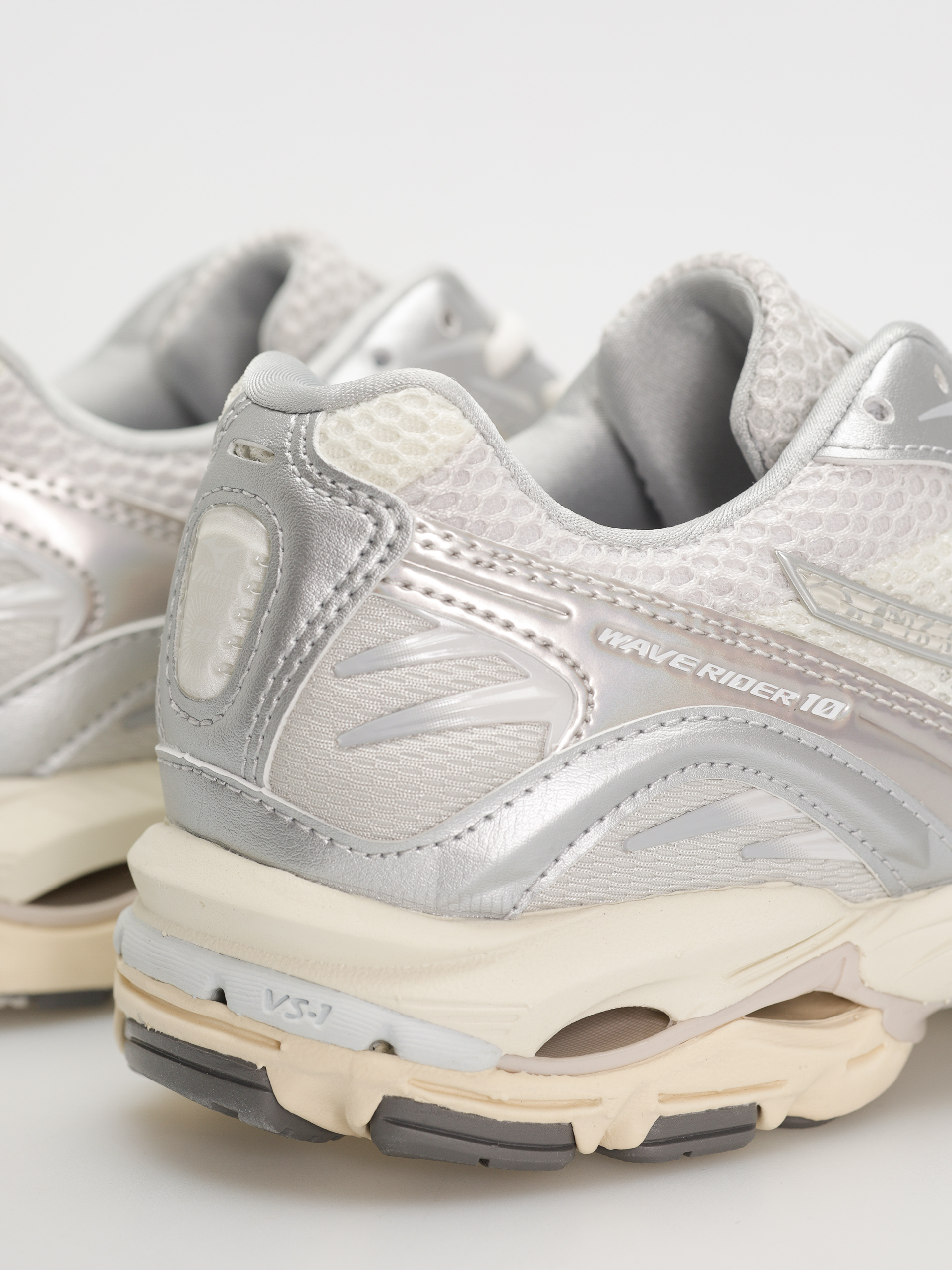 Mizuno Wave Rider 10 Cipők (white/white sand/nimbus cloud)