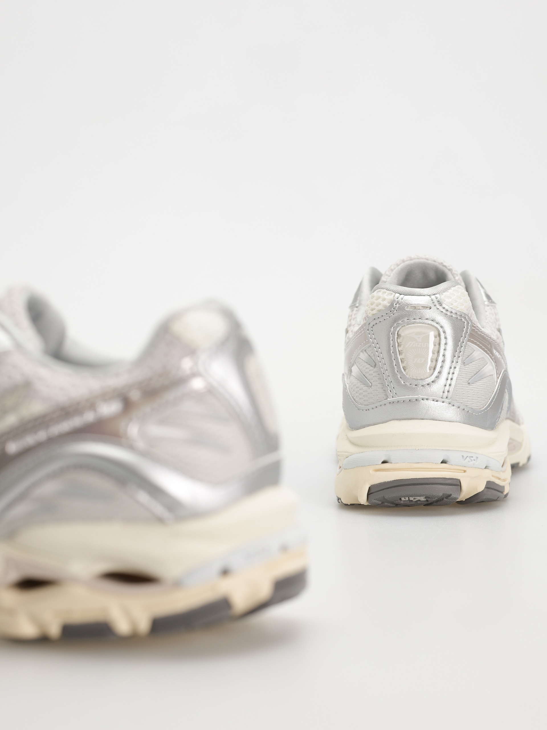 Mizuno Wave Rider 10 Cipők (white/white sand/nimbus cloud)