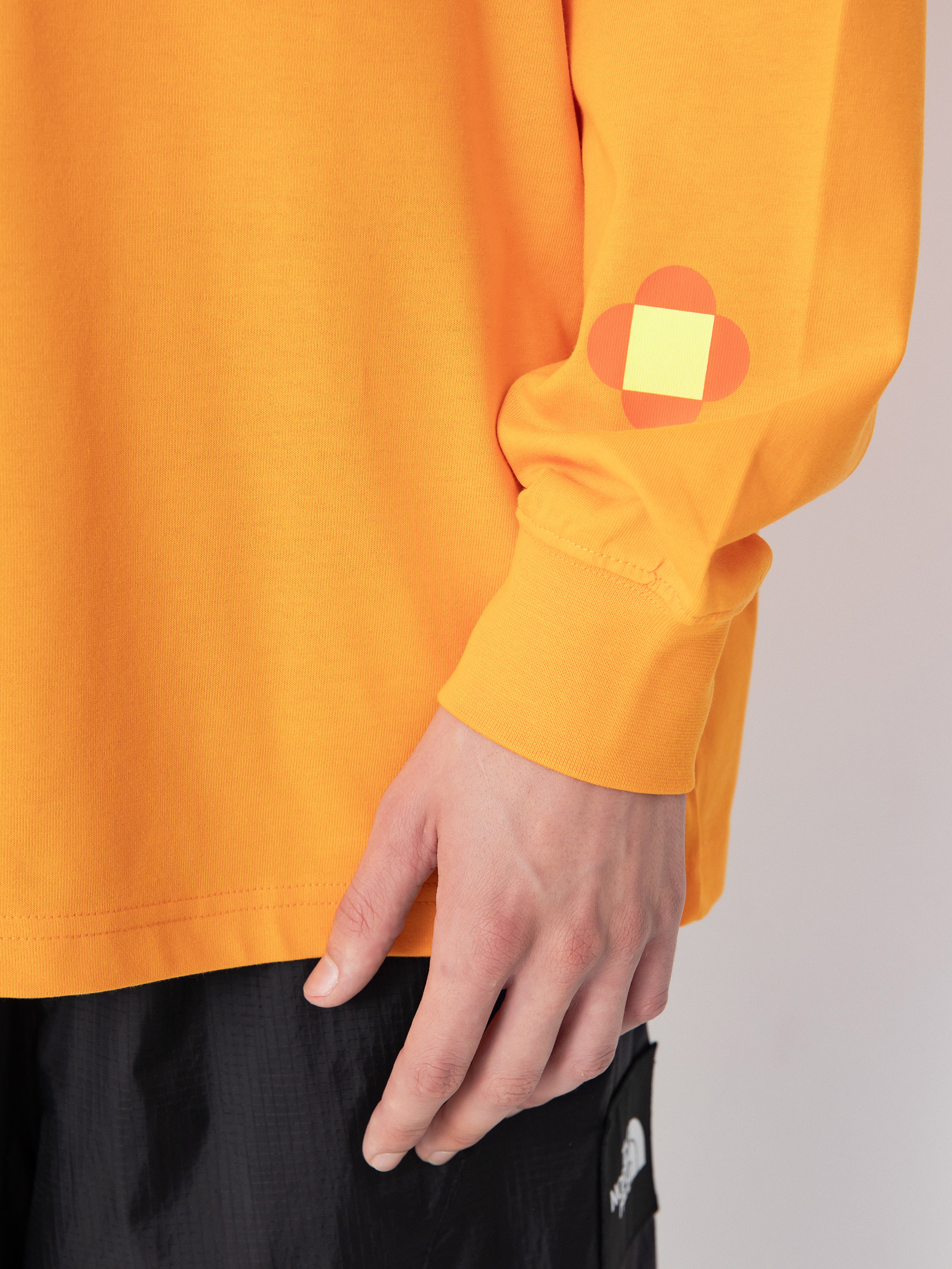 The North Face X Yinka Ilori Graphic Hosszú ujjú felső (apricot glaze)