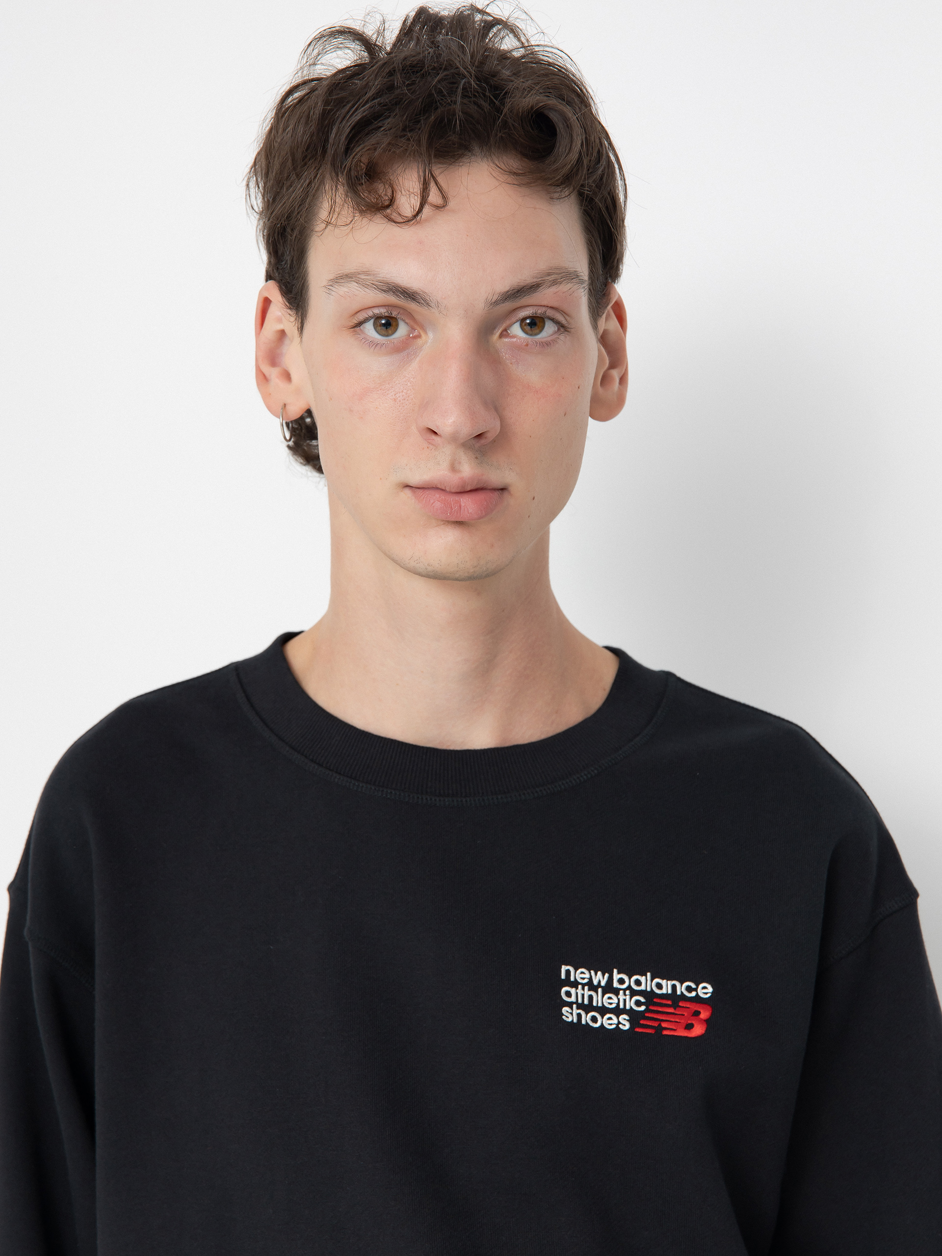 New Balance Athletics Premium Logo Crew Pulóver (black)