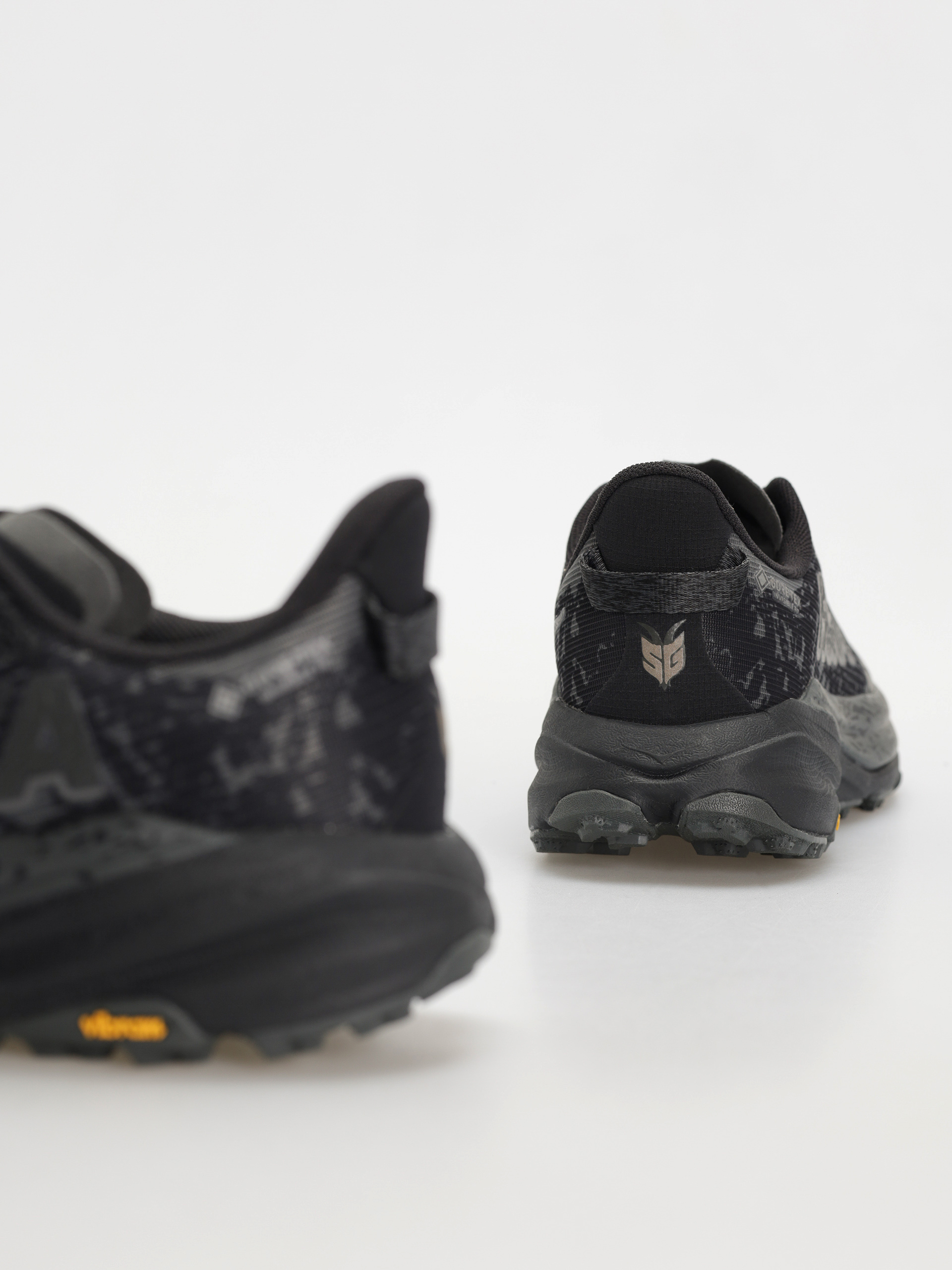 Hoka Speedgoat 6 Cipők (black/outer orbit)