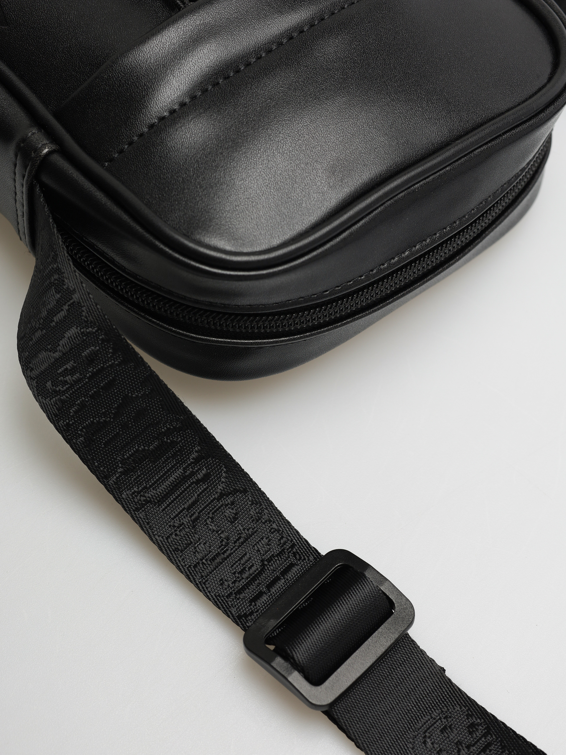 Táska Wasted Paris United Shoulder Bag (black)