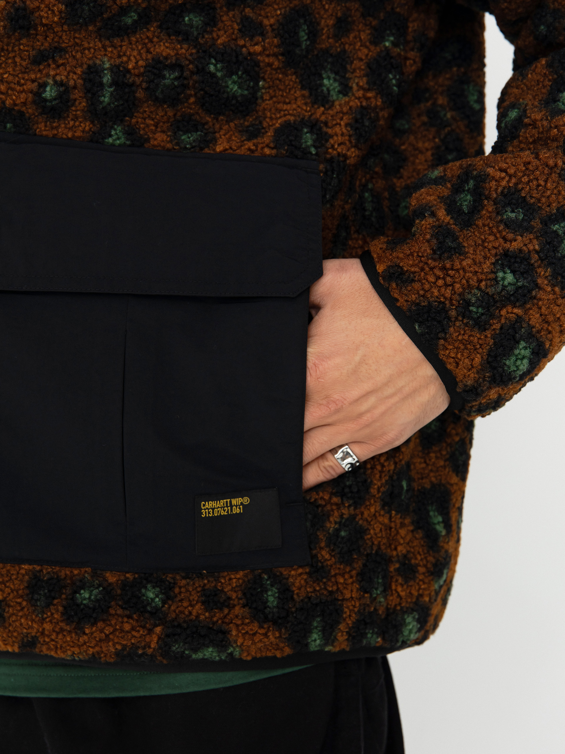 Dzseki Carhartt WIP Devin Liner (camo leo jacquard/tamarind/black)