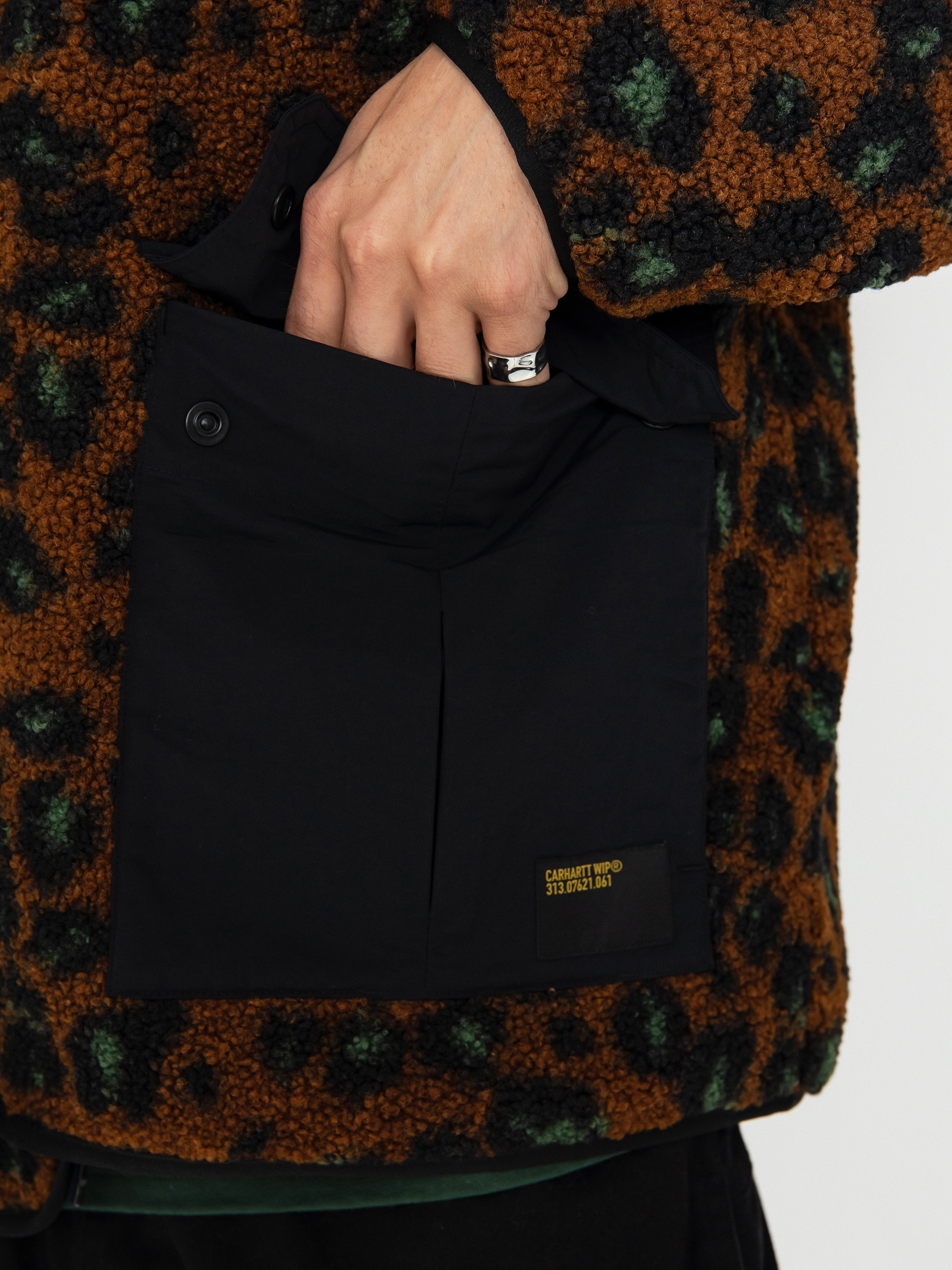 Dzseki Carhartt WIP Devin Liner (camo leo jacquard/tamarind/black)