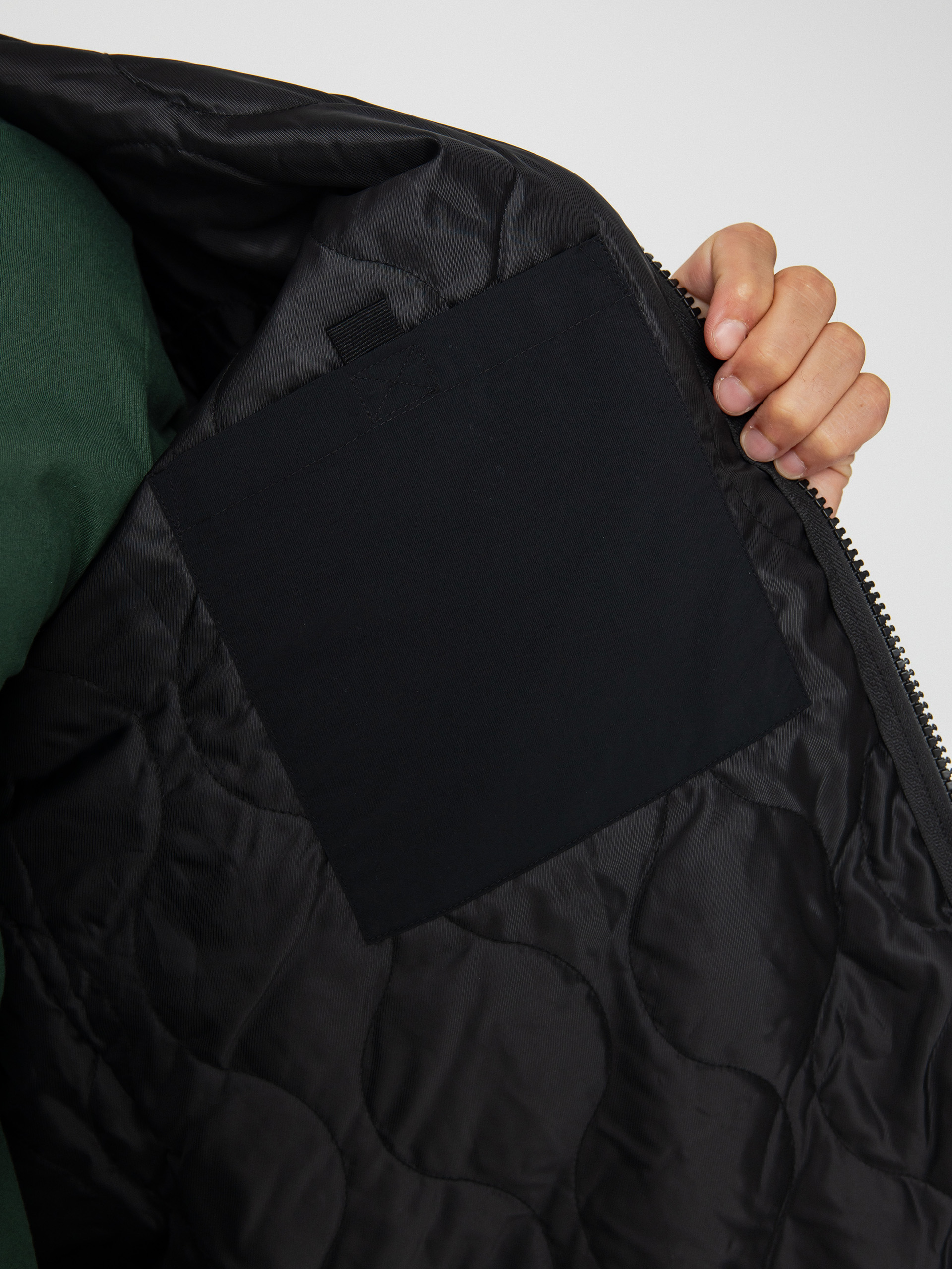 Dzseki Carhartt WIP Devin Liner (camo leo jacquard/tamarind/black)