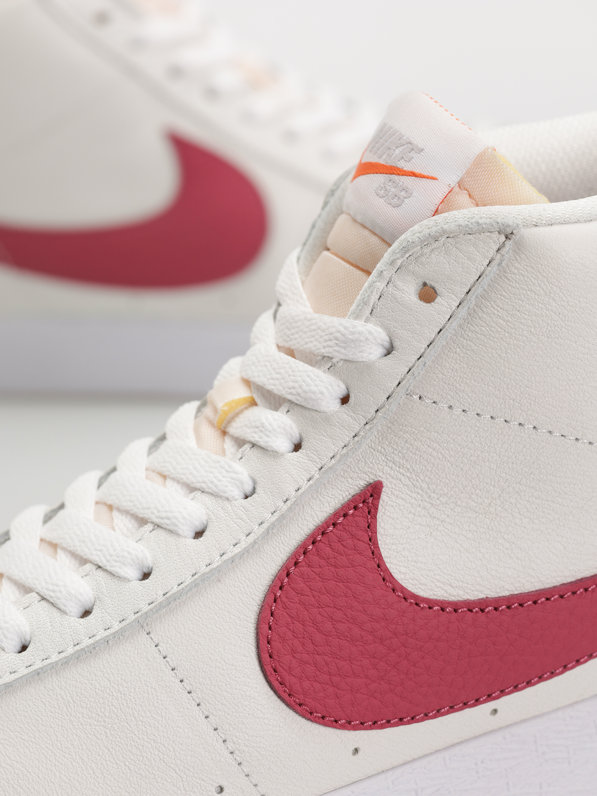 Nike SB Zoom Blazer Mid Iso Cipők (white/sweet beet white sweet beet)