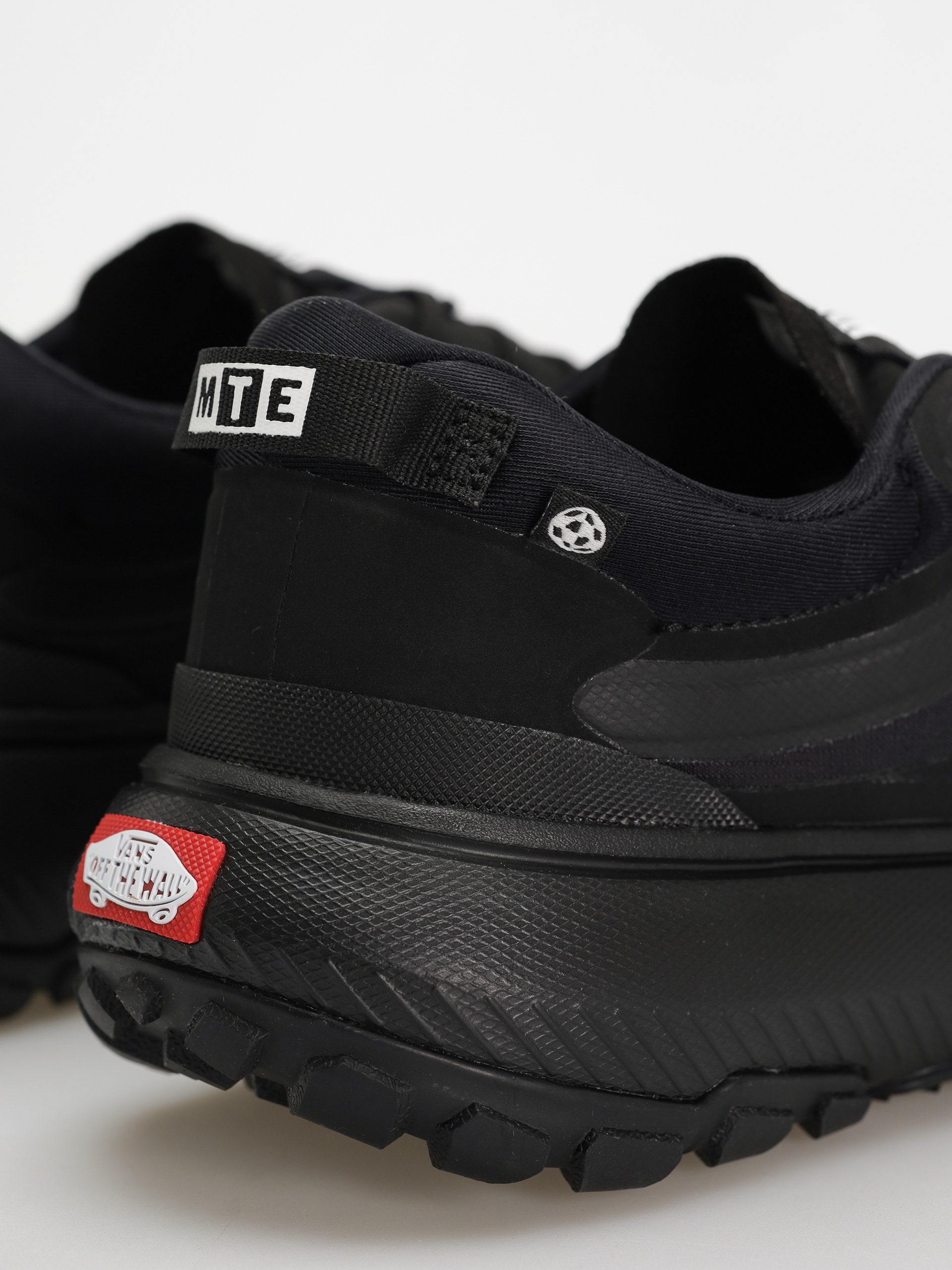 Vans Crosspath MTE Cipők (black/black)