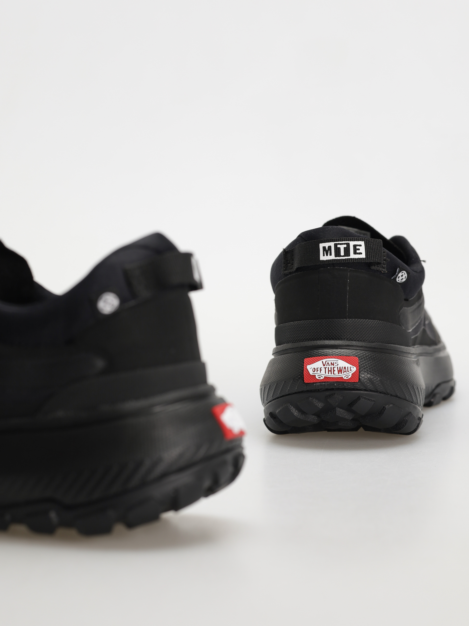 Vans Crosspath MTE Cipők (black/black)